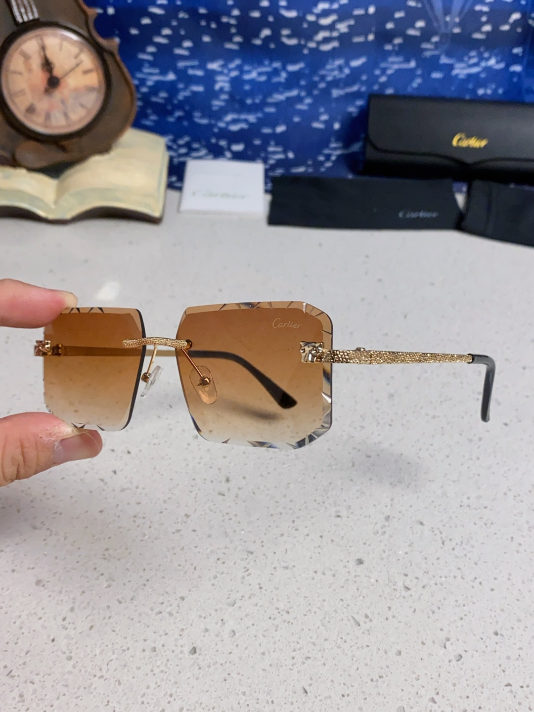 Cartier カルティエ サングラス フレームレス ペンダント サングラス 金属 レディース メンズ ブラック ブラウン ピンク グリーン レッド 多色展開 - 画像 9