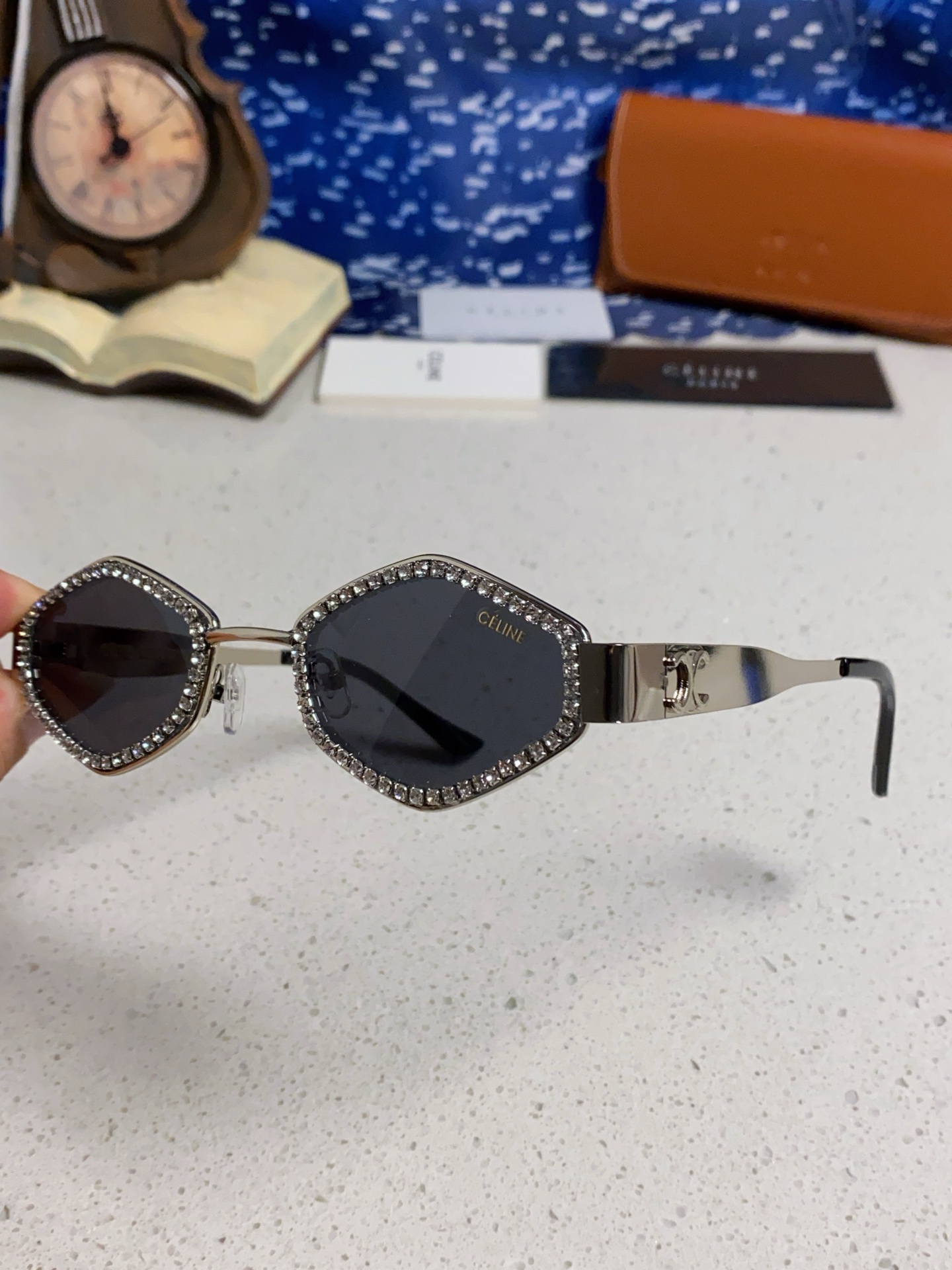 CELINE シャネル サングラス フラットシェイプ 満钻 シルバー レディース 多色展開 - 画像 9