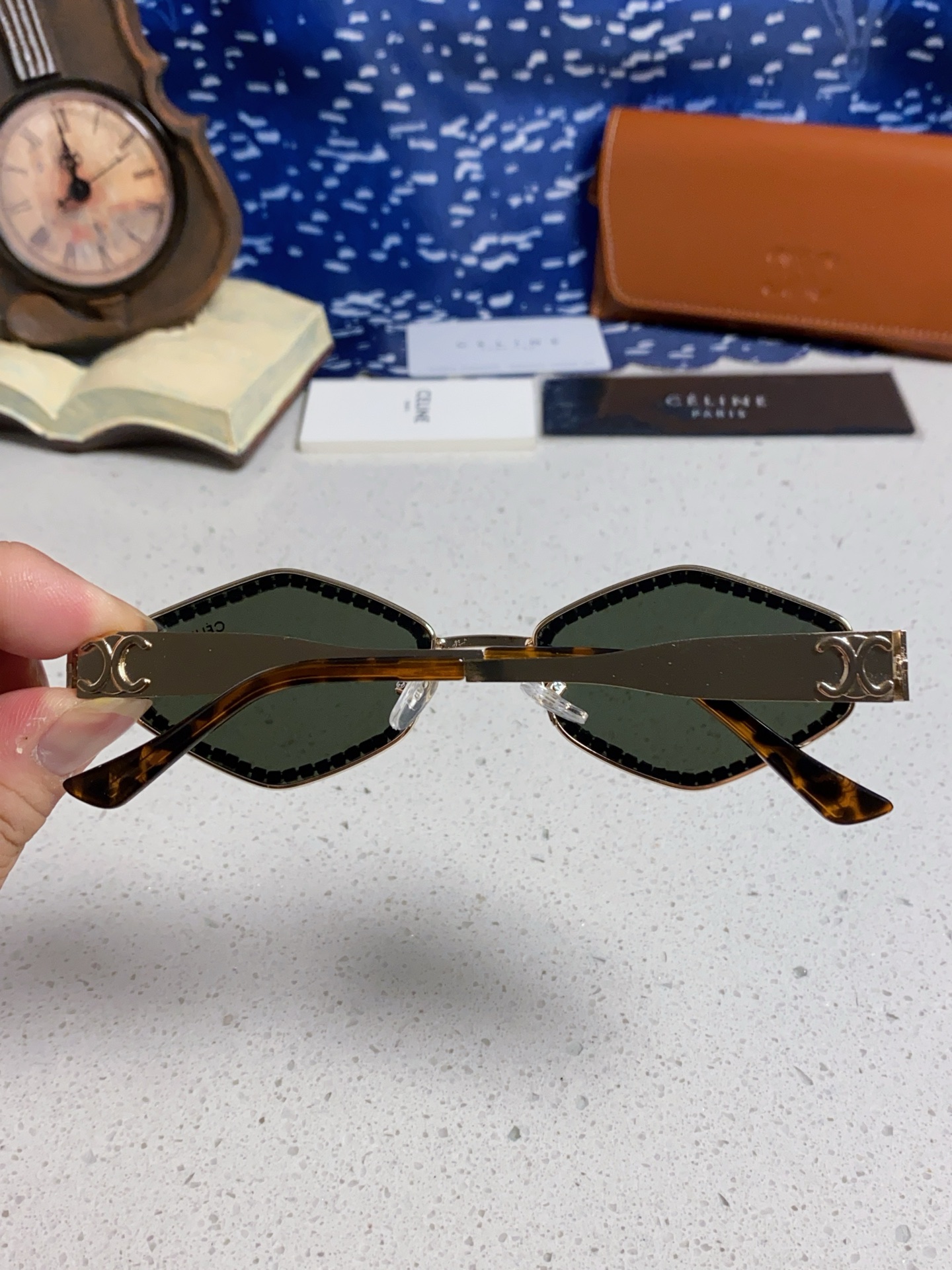 CELINE セリーヌ メガネ サングラス フラットシェイプ 2025年新作 一粒一粒 セリーヌ メタル メンズ レディース 绿色 茶色 黒色 - 画像 8