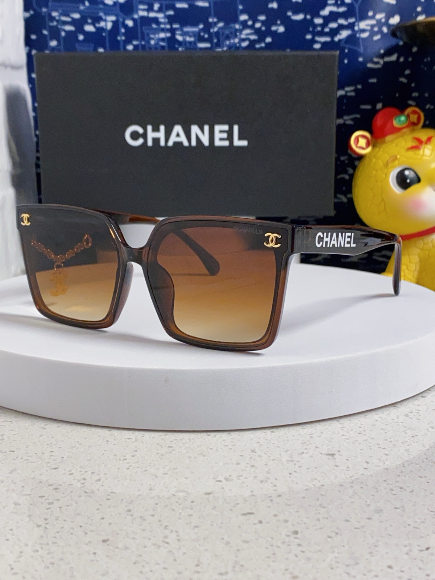 CHANEL シャネル 方形サングラス レディース 偏光 フレームにチェーン メンズ レディース兼用 ブラック ブラウン ウィンターサングラス 多色展開