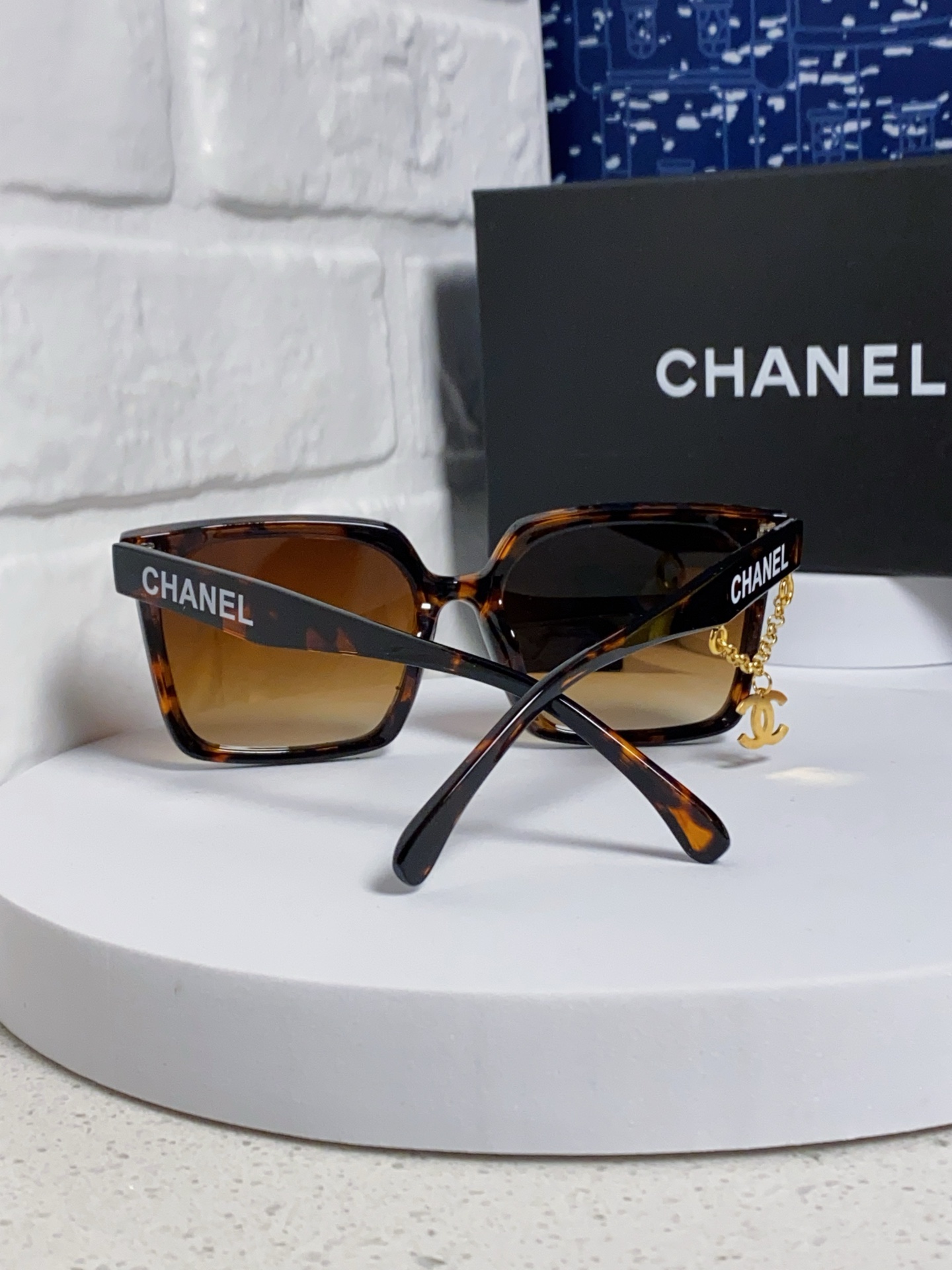 CHANEL シャネル レディースサングラス フレーム 方形 レディース ブラック チャーム付き 多色展開 - 画像 6