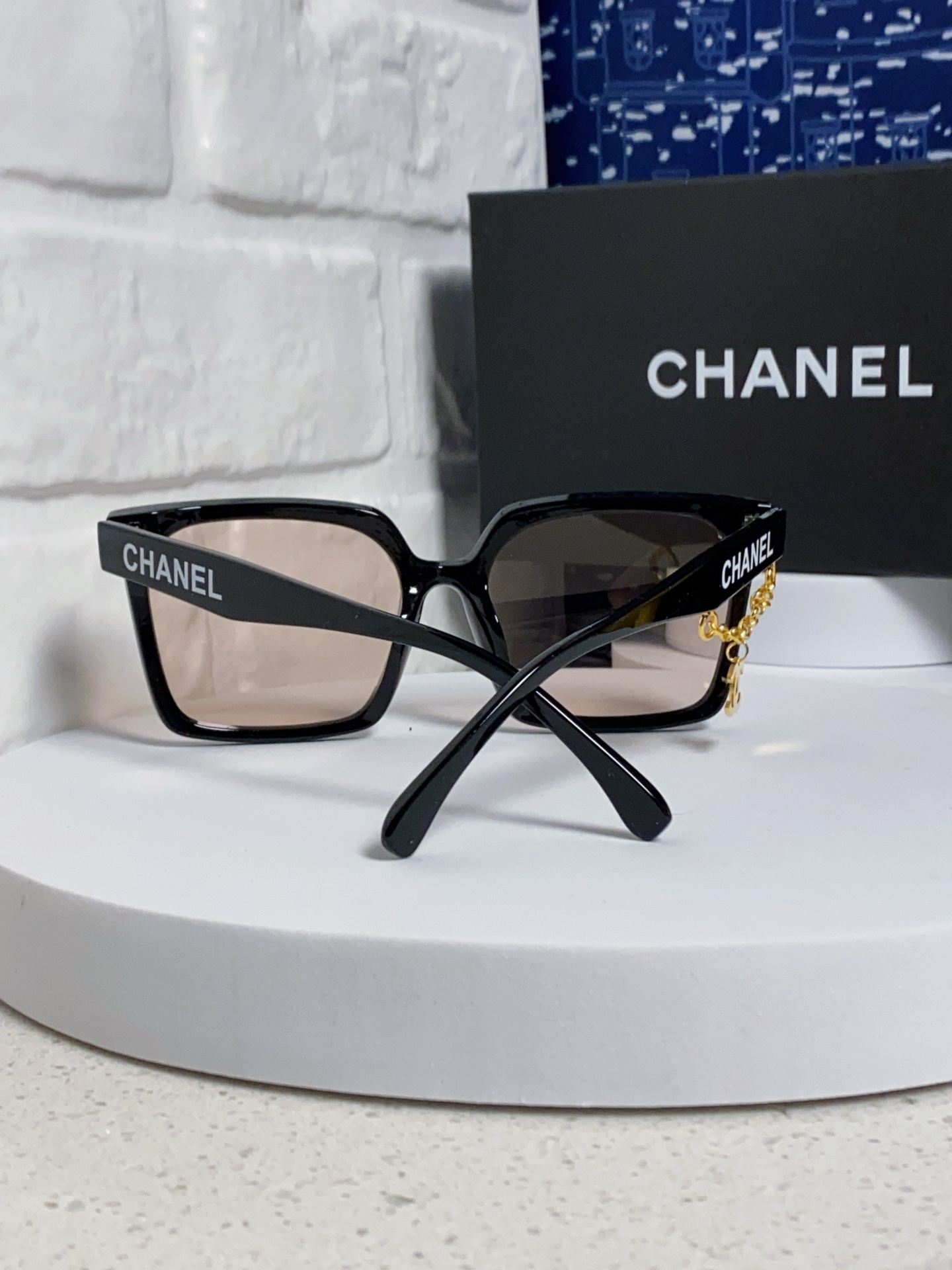 CHANEL シャネル レディースサングラス フレームにCHANELロゴ チェーン付き ブラック ホワイト ブラウン 多色展開 - 画像 6