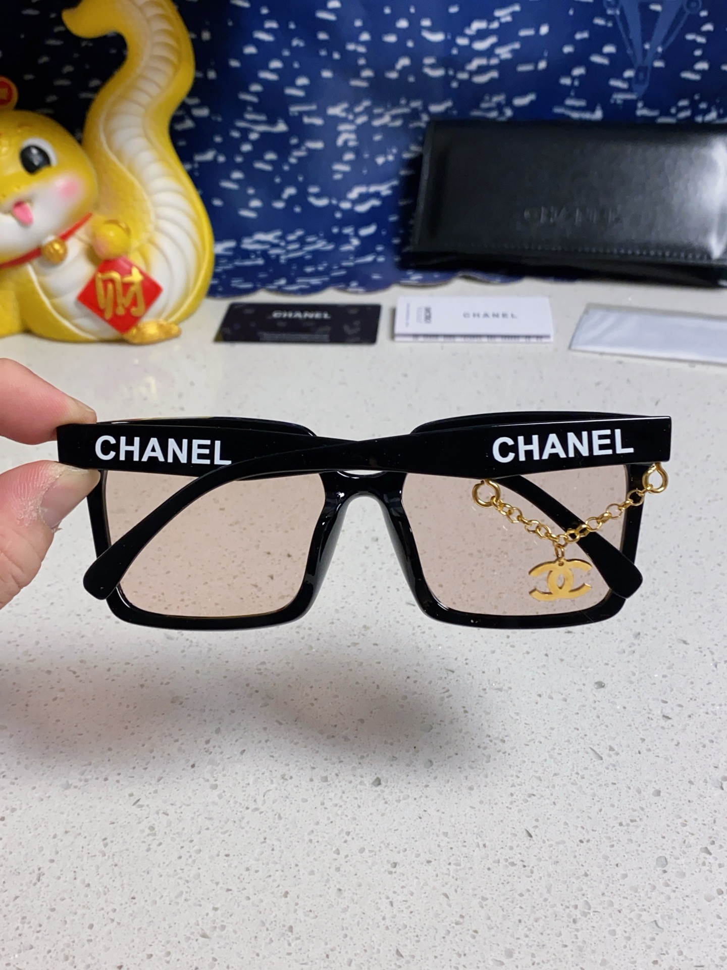 CHANEL シャネル レディースサングラス フレームにCHANELロゴ チェーン付き ブラック ホワイト ブラウン 多色展開 - 画像 8