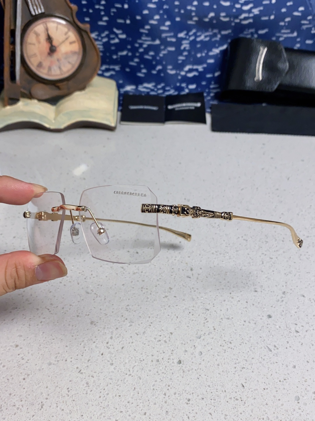 CHROME HEARTS クロムハーツ サングラス メンズ レディース 2025 新作 レザー ケース 付き 金フレーム 2025年モデル 超軽量 ヴィンテージ 2023年モデル 全8色展開 - 画像 9