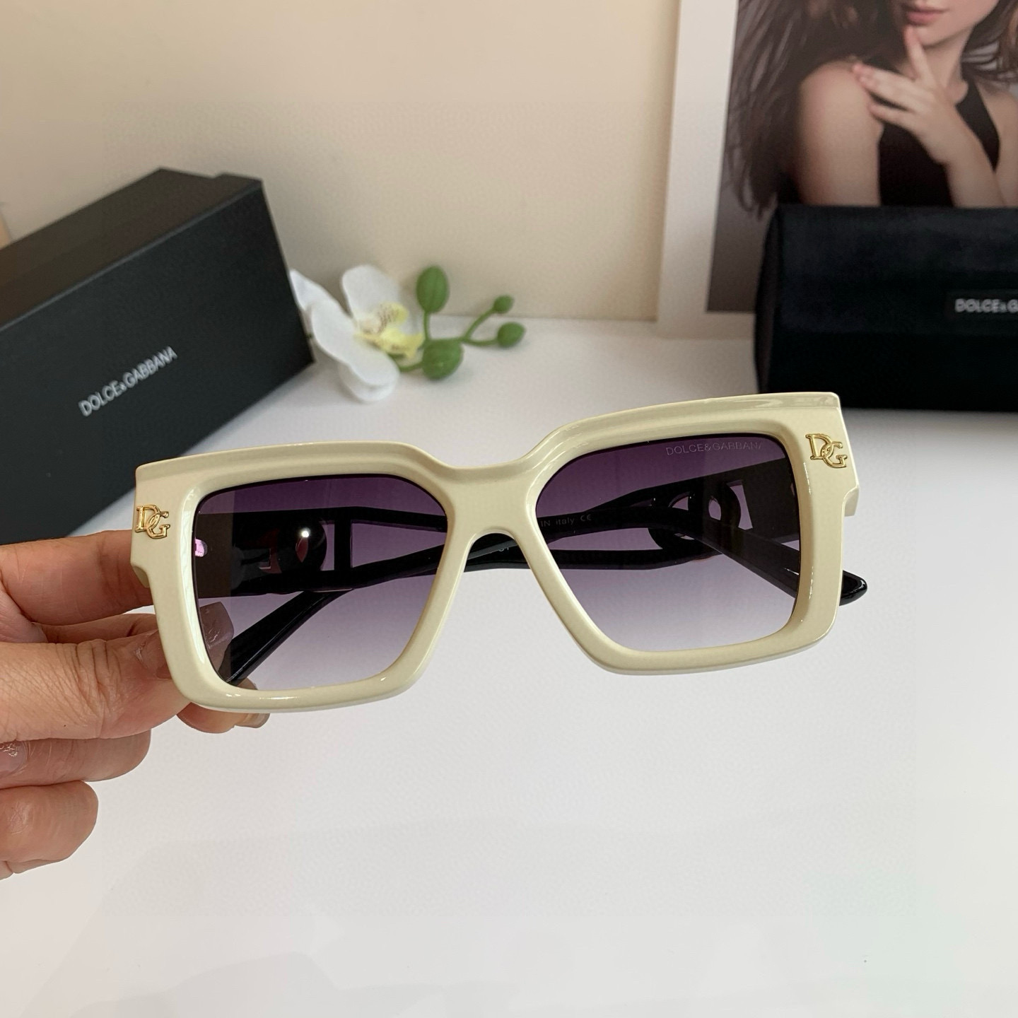 DOLCE&GABBANA ドルチェ&ガッバーナ サングラス メンズ レディース 大きめ フレーム グラデーション レンズ ブラック ホワイト 全2色 - 画像 4