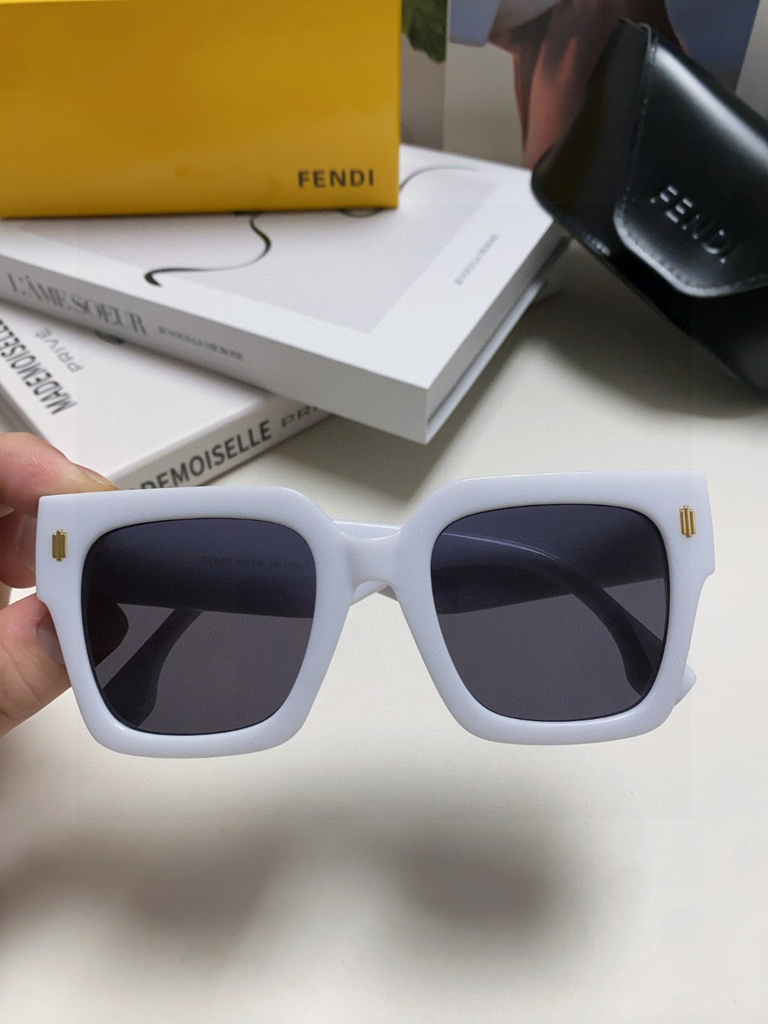 FENDI フェンディ サングラス ファッション レディース メンズ 2025年最新 ホワイト - 画像 4