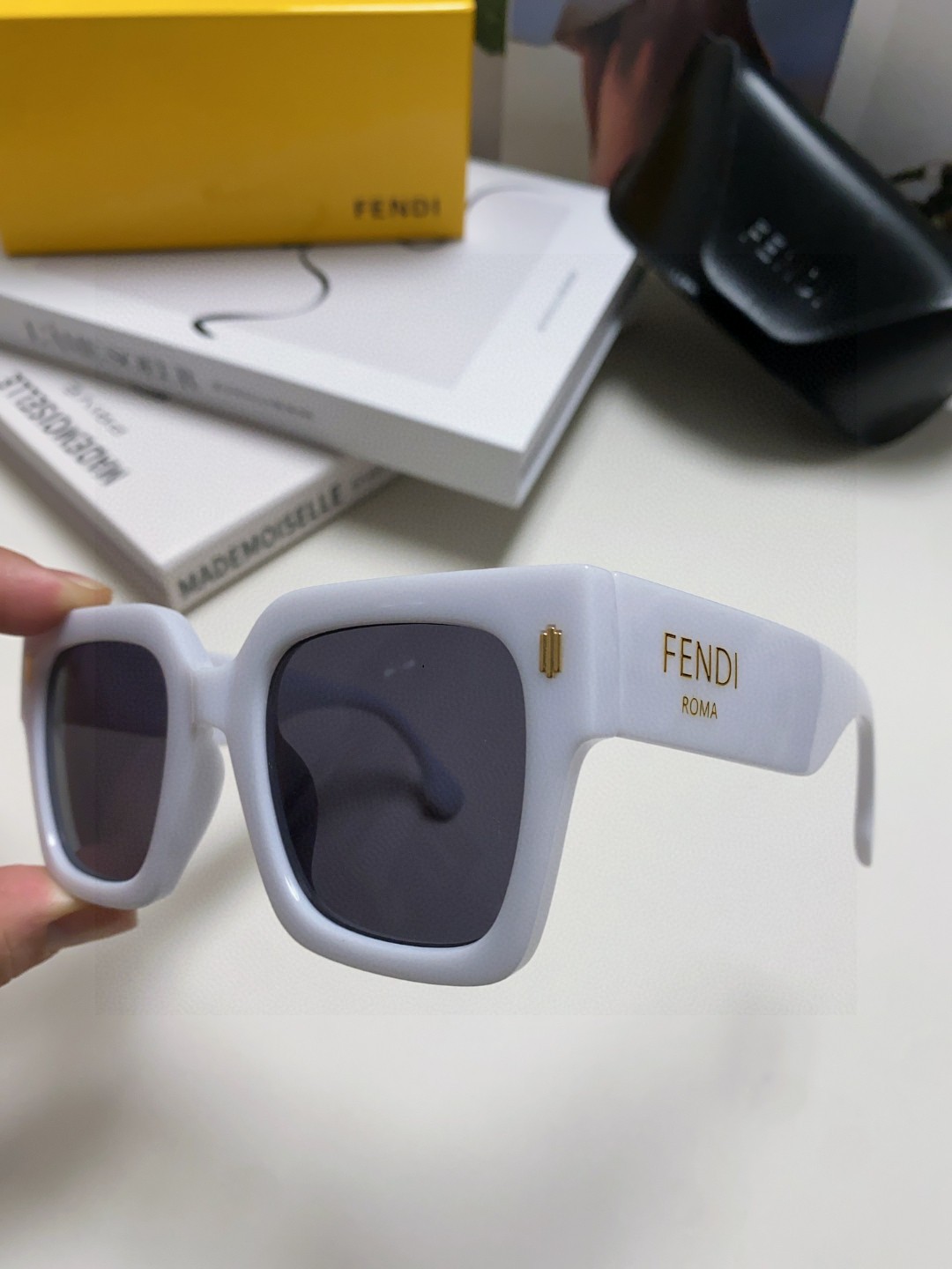 FENDI フェンディ サングラス ファッション レディース メンズ 2025年最新 ホワイト - 画像 6