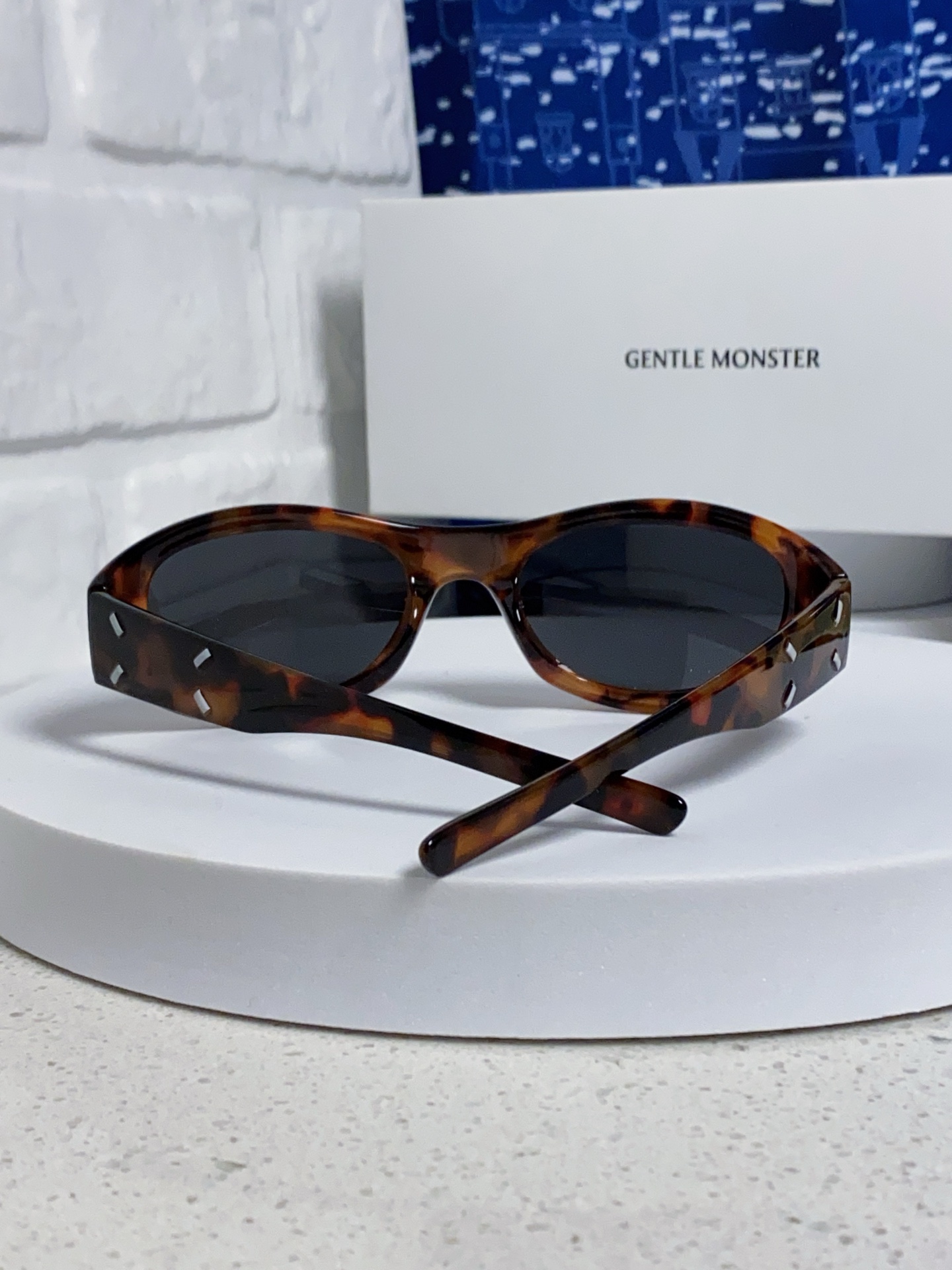 GENTLE MONSTER ジェントルモンスター サングラス MM003 フレーム レディース フルサイズ テンプル 4色展開 - 画像 6