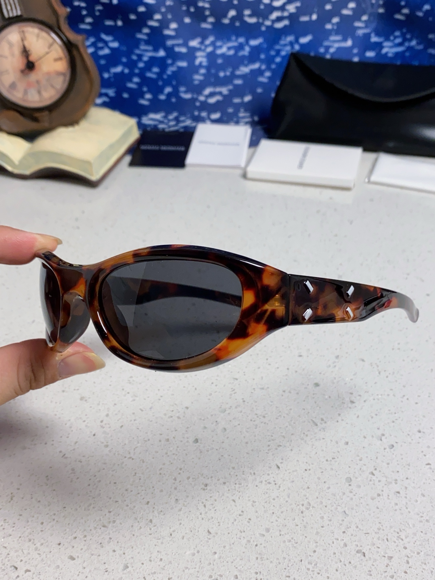 GENTLE MONSTER ジェントルモンスター サングラス MM003 フレーム レディース フルサイズ テンプル 4色展開 - 画像 9