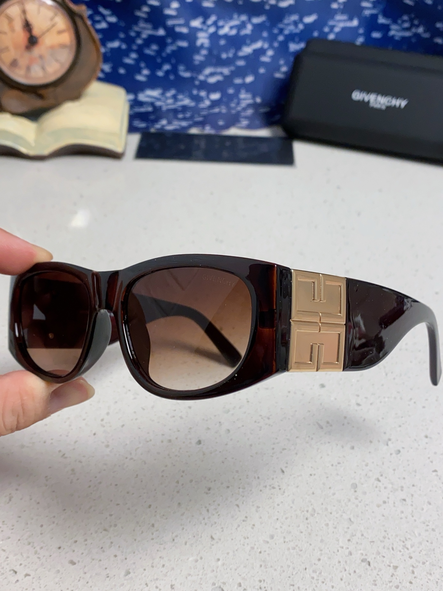 GIVENCHY ジバンシィ サングラス レディース 偏光 2025 新作 フレーム タテ型 ブラック 多色展開 - 画像 8