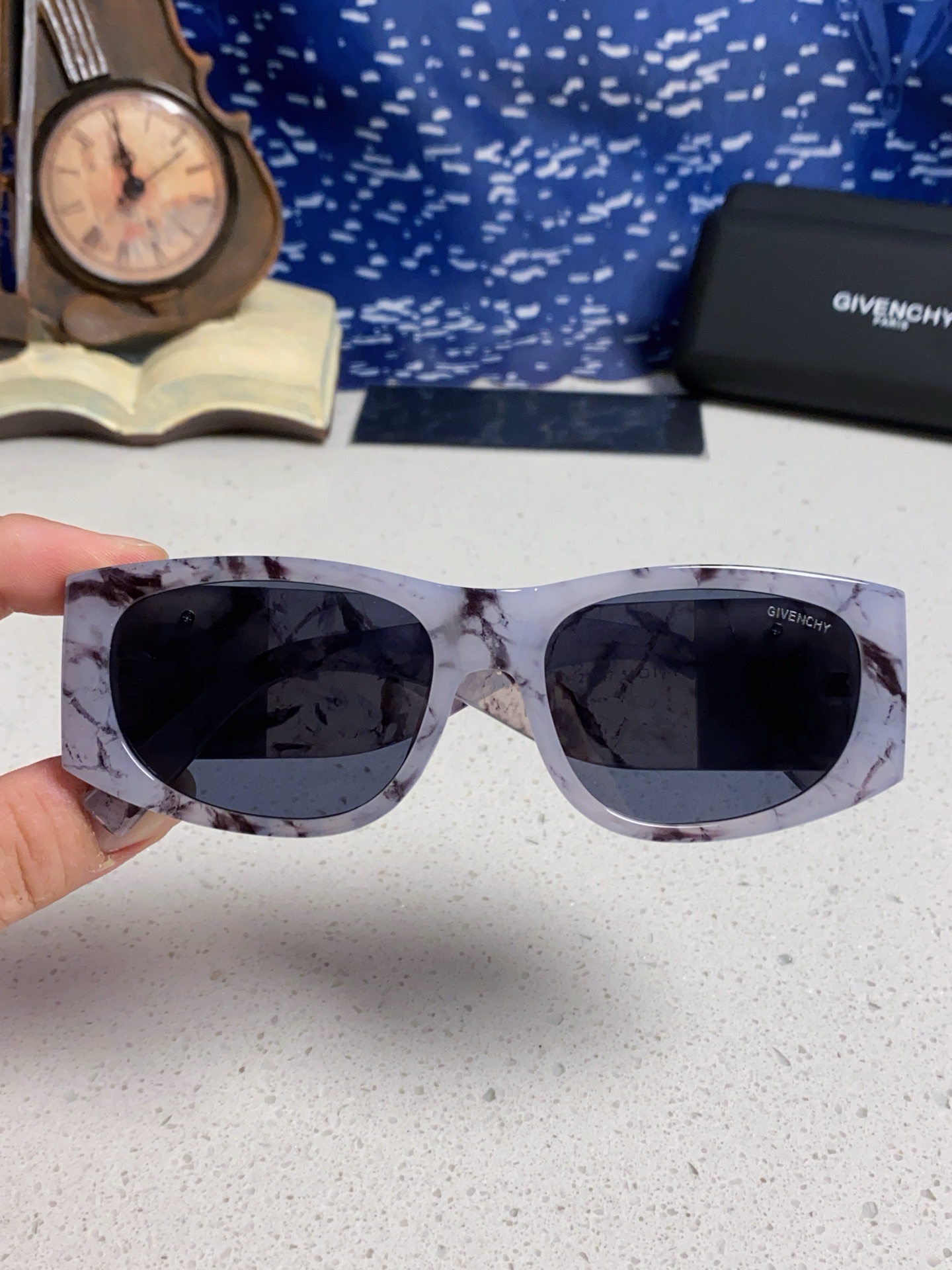 GIVENCHY ジバンシィ メガネ サングラス レディース 偏光 2025新作 マーブル柄 フレーム ゴールド レンズ ブラック 多色展開 - 画像 7