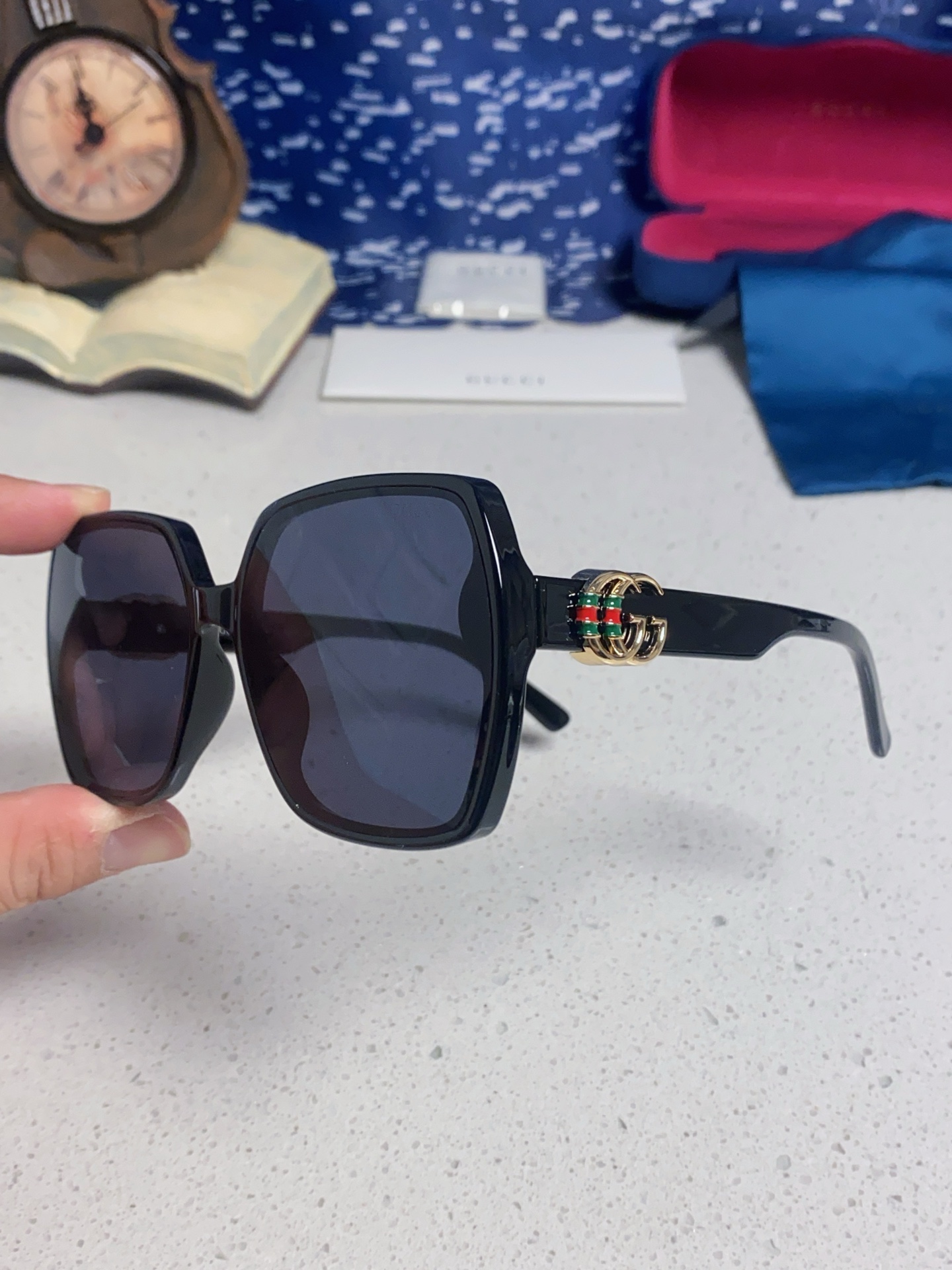 GUCCI グッチ サングラス フレーム付き 2025年新作 レディース ブラック 多色展開 - 画像 9