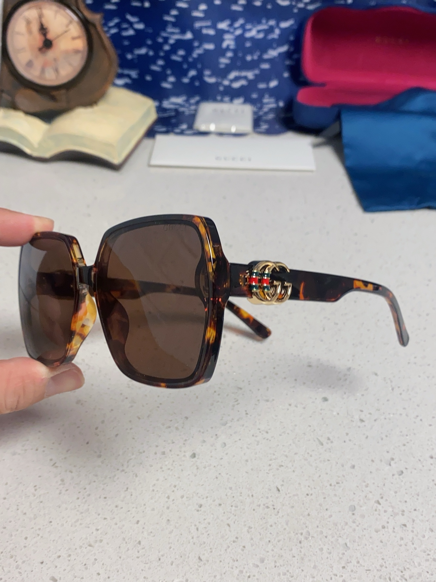GUCCI グッチ サングラス レディース 2025年新作 防紫外線 フラットシェイプ タートルシェル柄 多色展開 - 画像 9