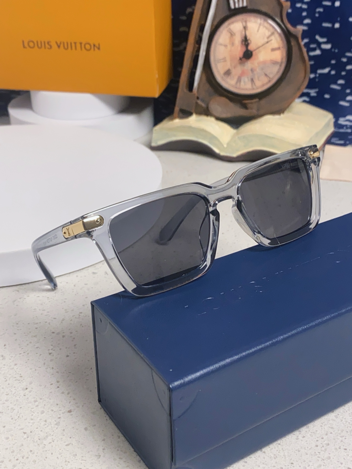 LOUIS VUITTON ルイヴィトン サングラス 2025年新作 可装近视镜片 トーン加工 メンズ サンメガネ 透灰 多色展開 - 画像 4