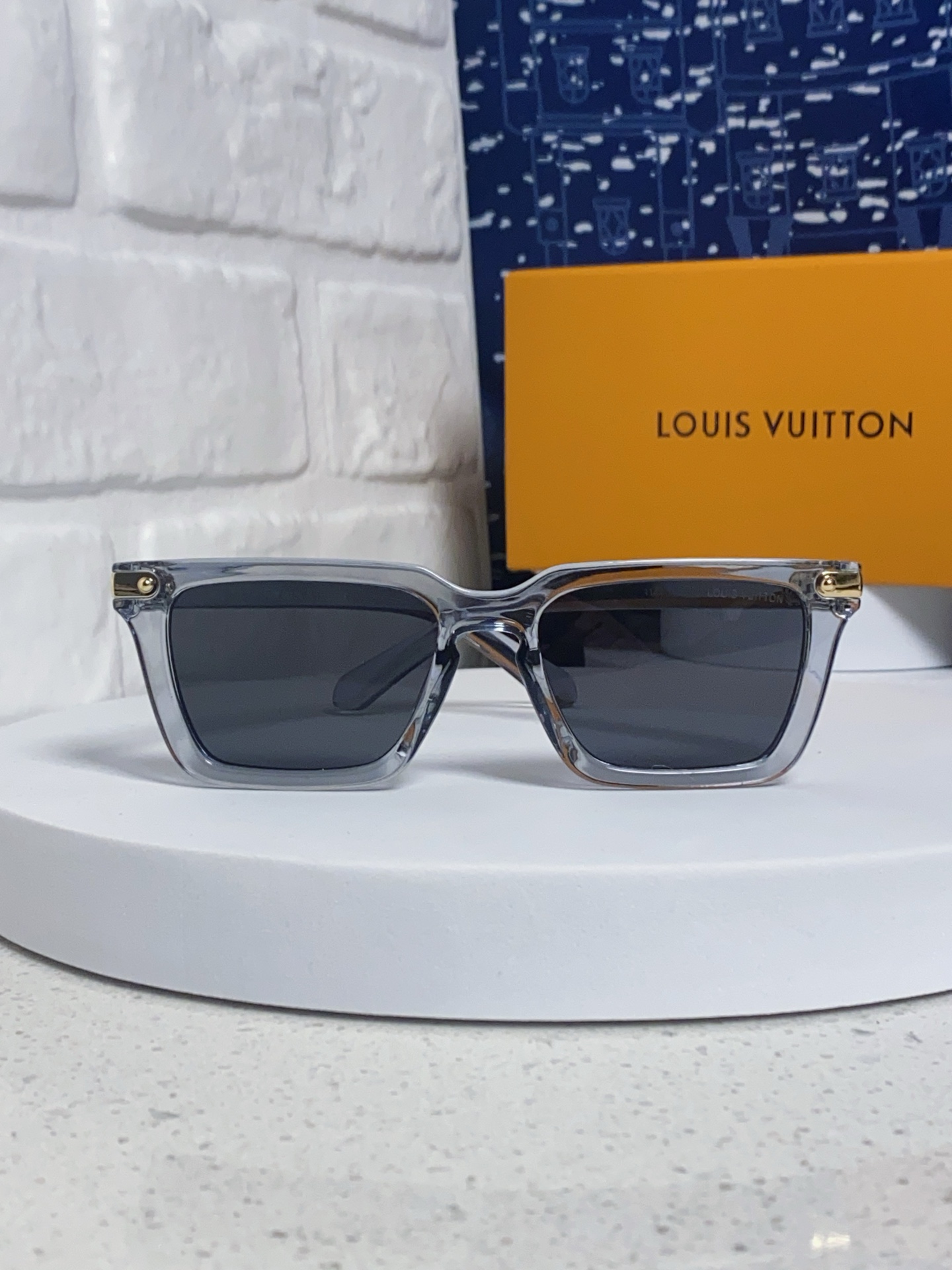 LOUIS VUITTON ルイヴィトン サングラス 2025年新作 可装近视镜片 トーン加工 メンズ サンメガネ 透灰 多色展開 - 画像 9