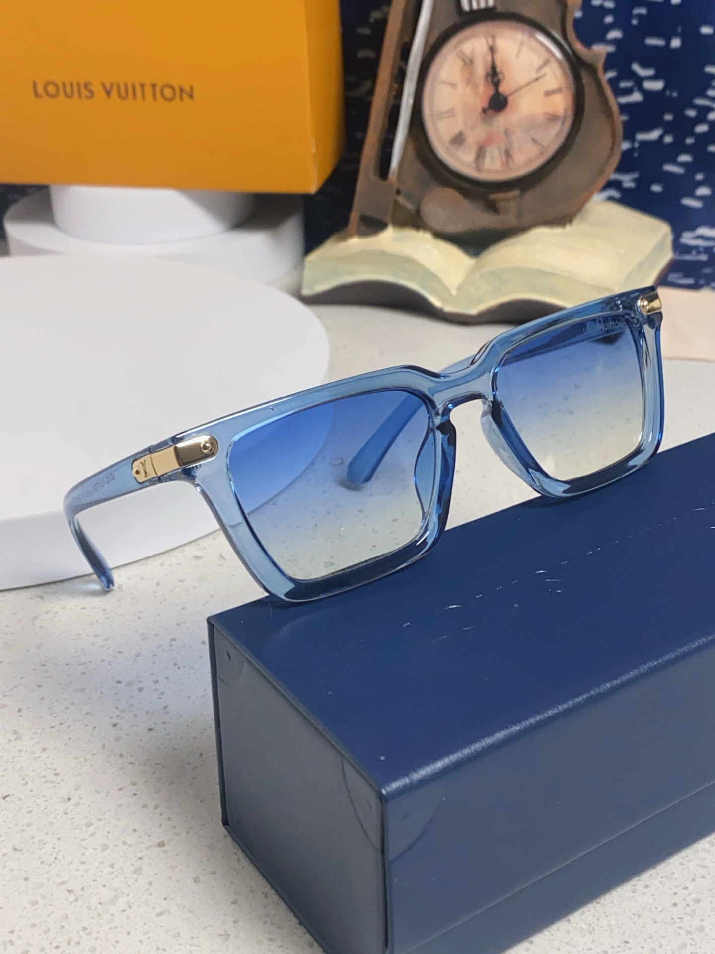 LOUIS VUITTON ルイヴィトン サングラス フレーム交換可能 2025年新作 ブルー 透粉 透灰 白色 ブラック 水銀 多色展開 - 画像 2