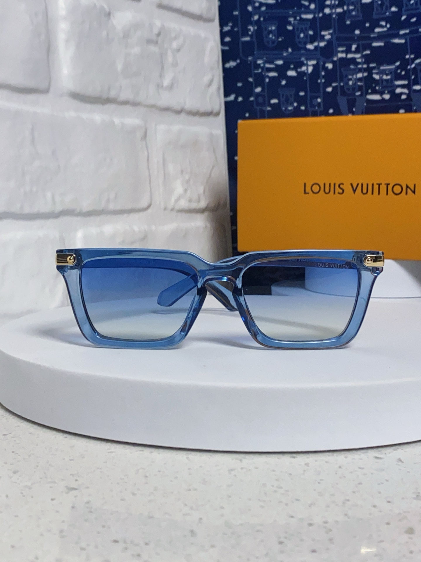 LOUIS VUITTON ルイヴィトン サングラス フレーム交換可能 2025年新作 ブルー 透粉 透灰 白色 ブラック 水銀 多色展開 - 画像 5