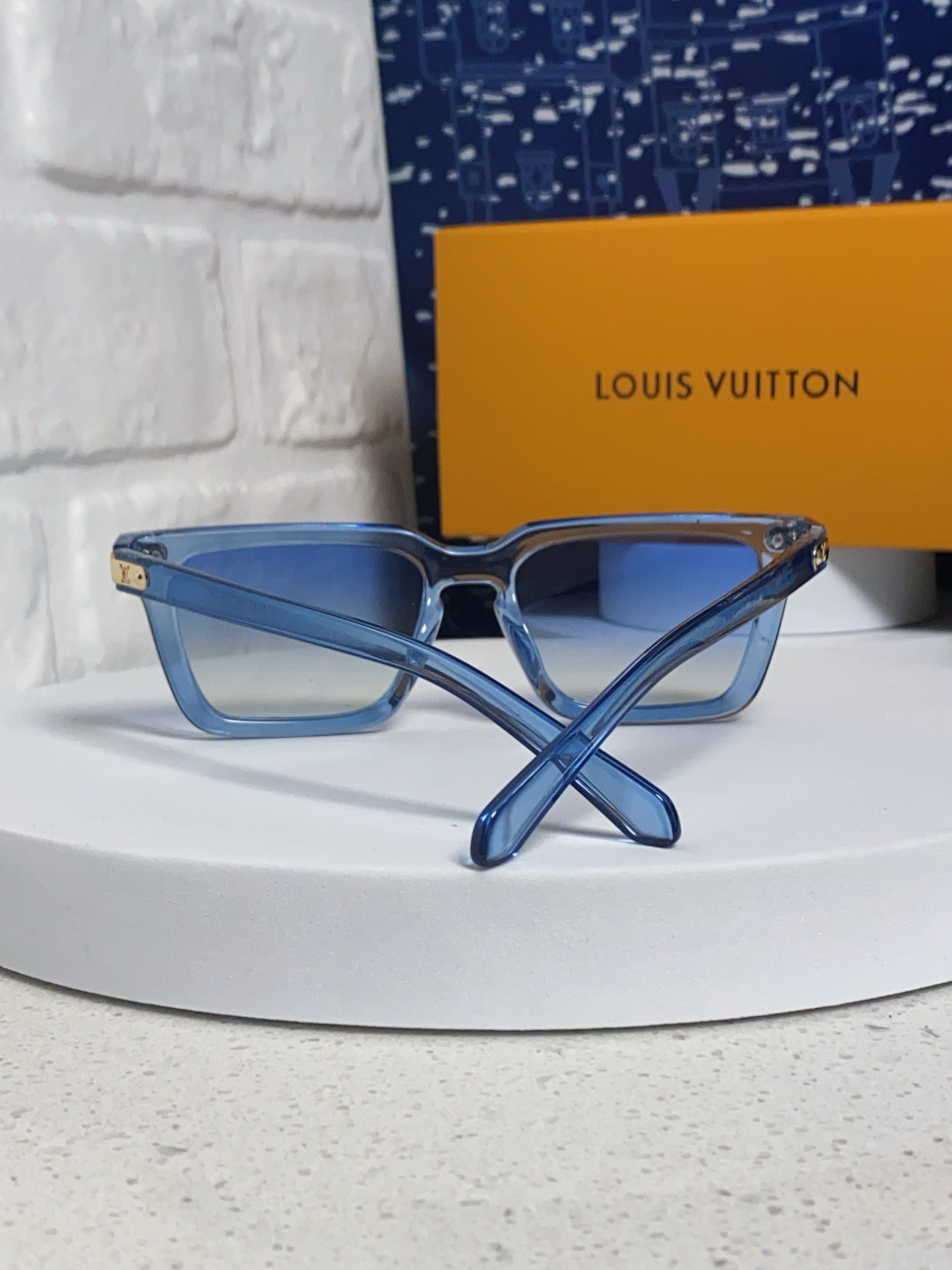 LOUIS VUITTON ルイヴィトン サングラス フレーム交換可能 2025年新作 ブルー 透粉 透灰 白色 ブラック 水銀 多色展開 - 画像 6