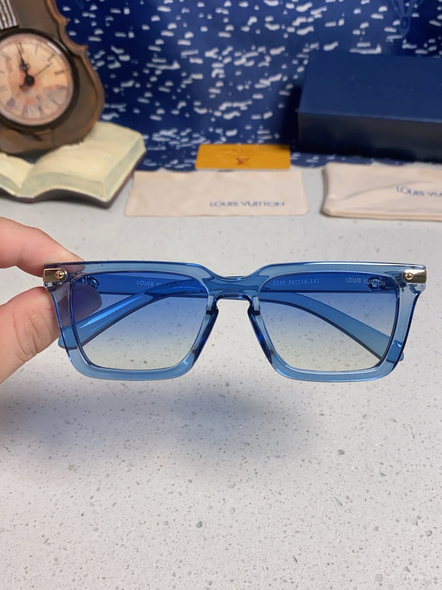 LOUIS VUITTON ルイヴィトン サングラス フレーム交換可能 2025年新作 ブルー 透粉 透灰 白色 ブラック 水銀 多色展開 - 画像 7