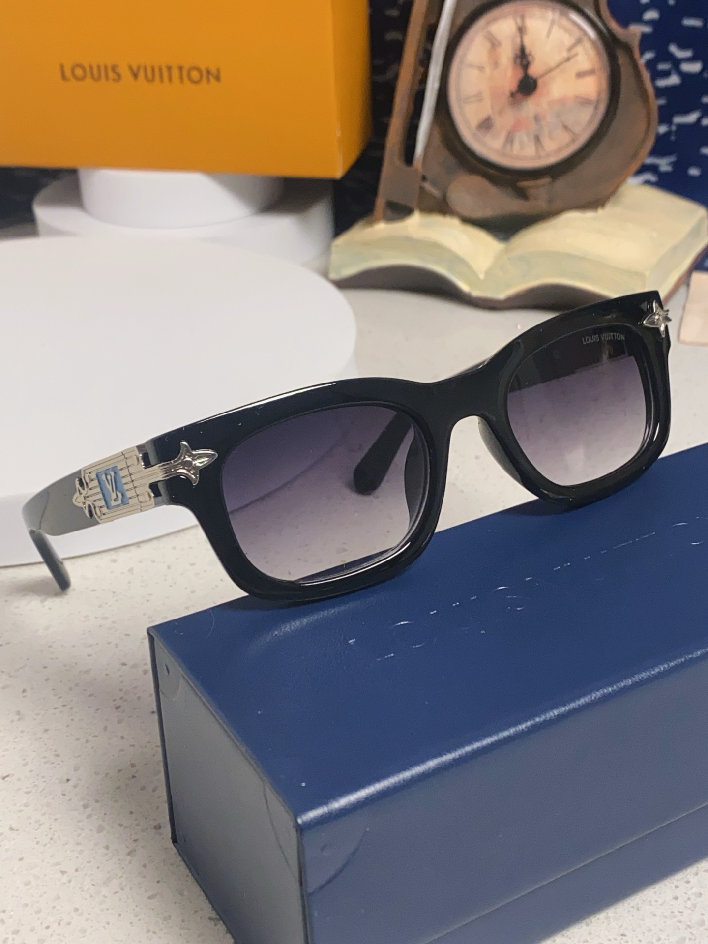 Louis Vuitton ルイヴィトン サングラス メンズ レディース 2025年新作 ブルー ブラック 通勤 レトロ フレーム 多色展開 - 画像 2