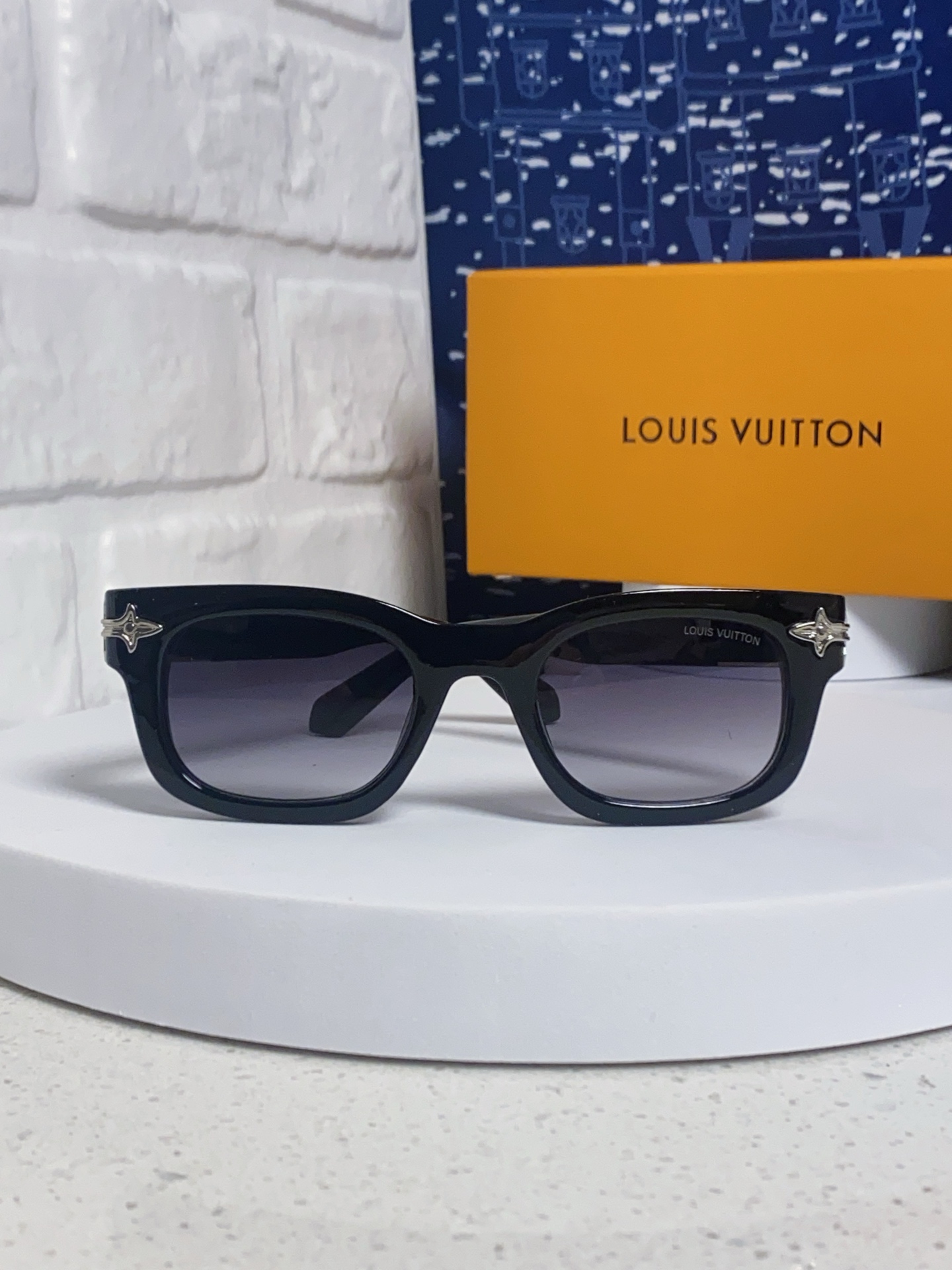 Louis Vuitton ルイヴィトン サングラス メンズ レディース 2025年新作 ブルー ブラック 通勤 レトロ フレーム 多色展開 - 画像 5