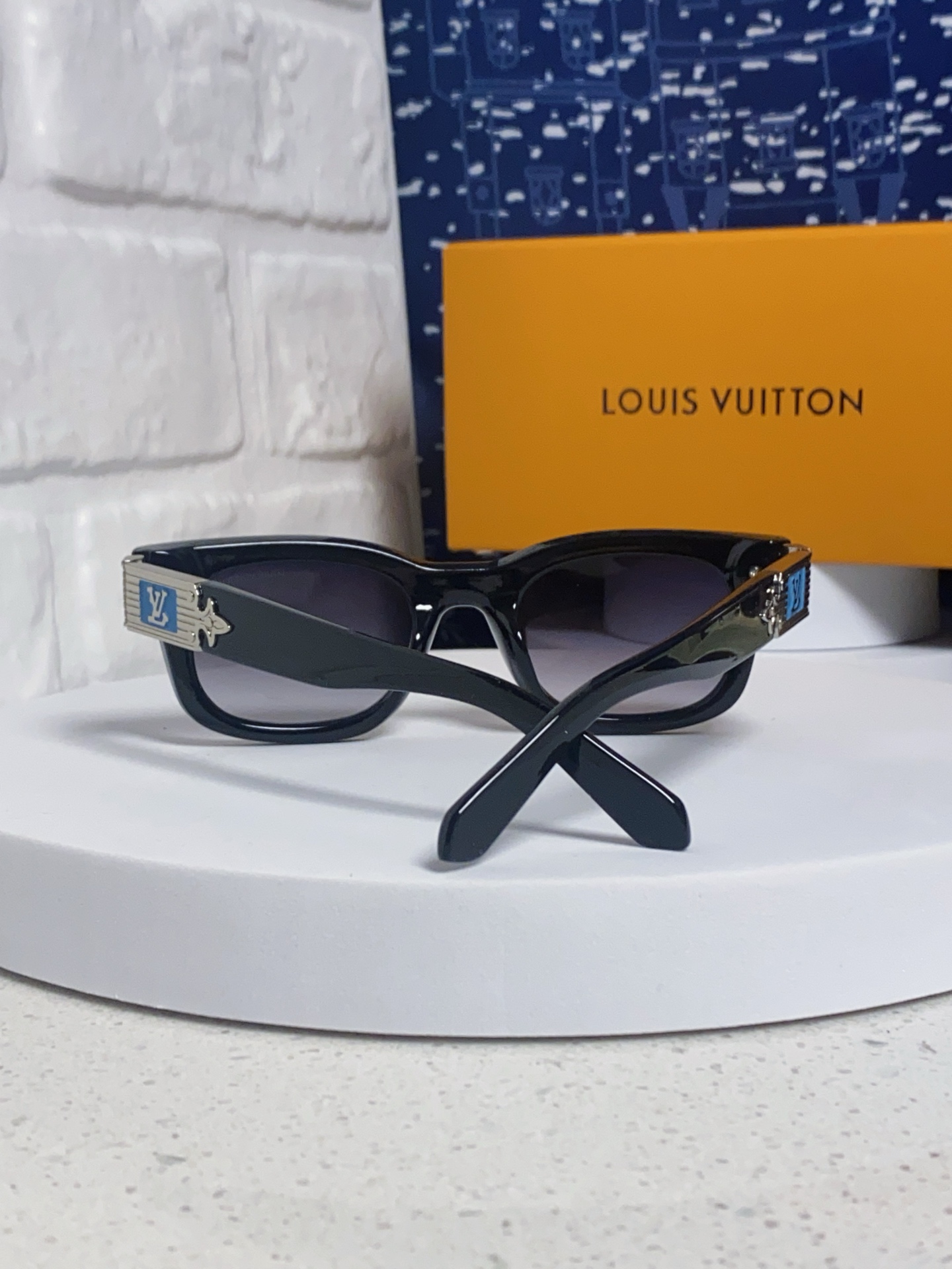 Louis Vuitton ルイヴィトン サングラス メンズ レディース 2025年新作 ブルー ブラック 通勤 レトロ フレーム 多色展開 - 画像 6