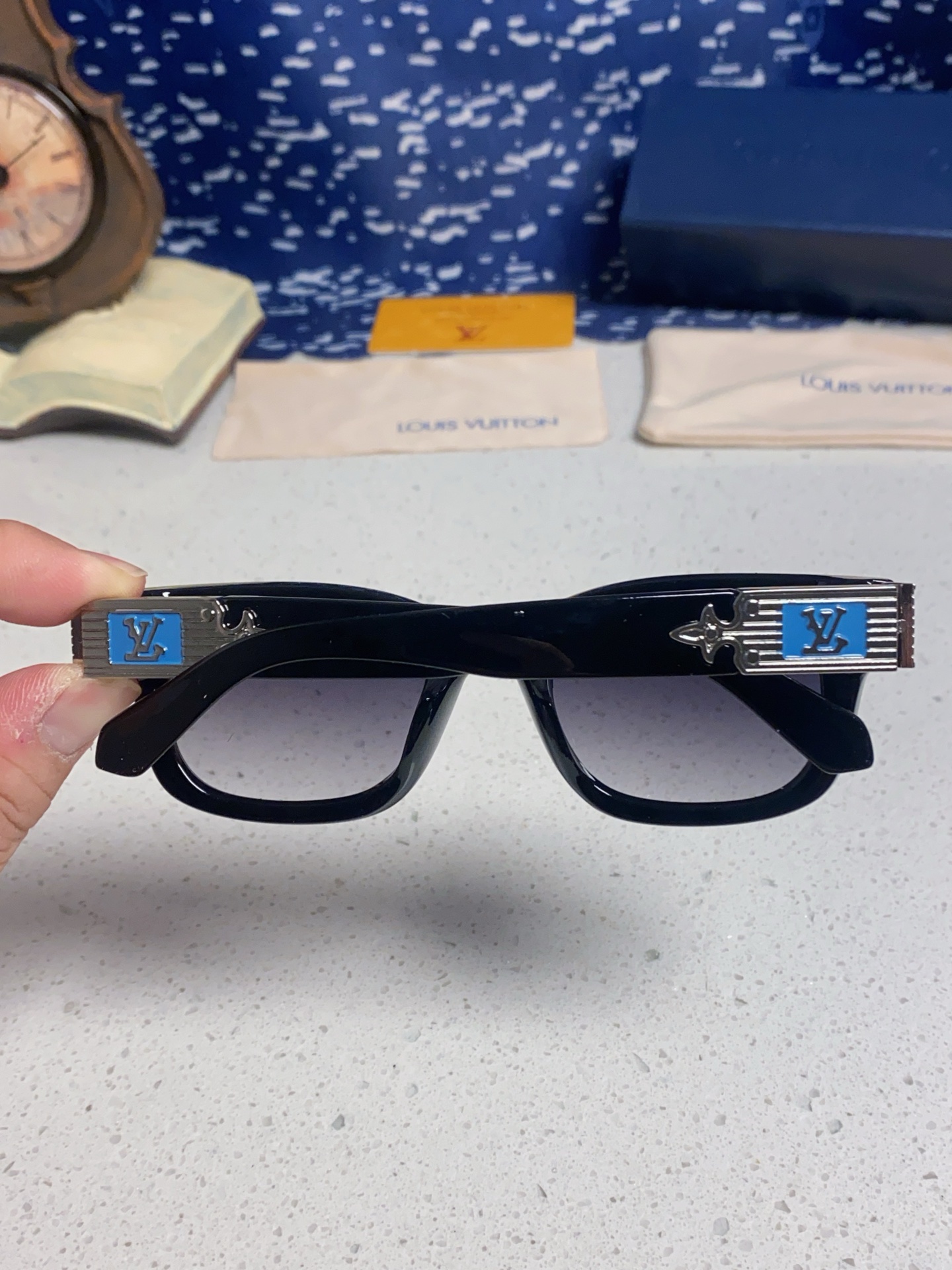 Louis Vuitton ルイヴィトン サングラス メンズ レディース 2025年新作 ブルー ブラック 通勤 レトロ フレーム 多色展開 - 画像 8