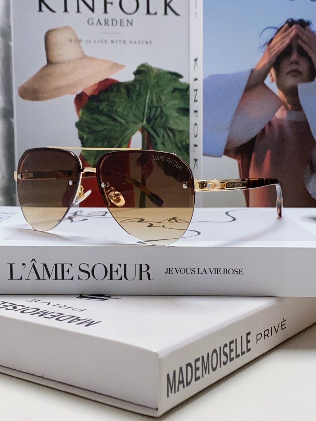 LOUIS VUITTON ルイヴィトン フライトサングラス 金属フレーム メンズ レディース ブラック ゴールド ブラウン レッド グリーン シルバー トート柄 男女兼用 31132