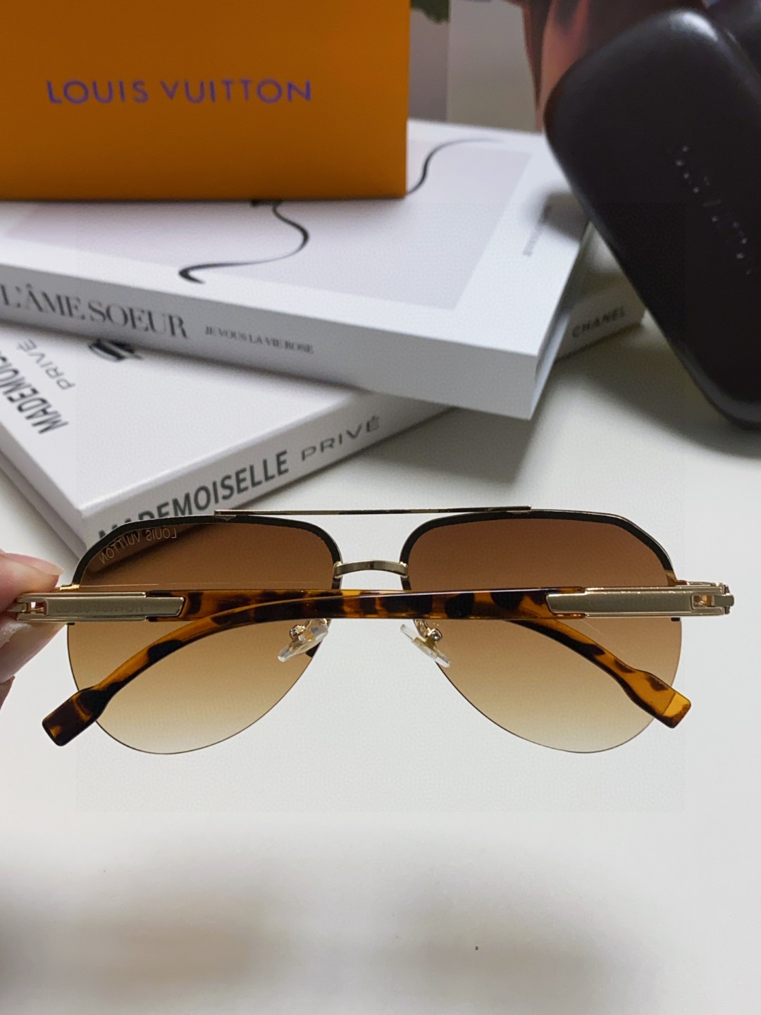 LOUIS VUITTON ルイヴィトン フライトサングラス 金属フレーム メンズ レディース ブラック ゴールド ブラウン レッド グリーン シルバー トート柄 男女兼用 31132 - 画像 6