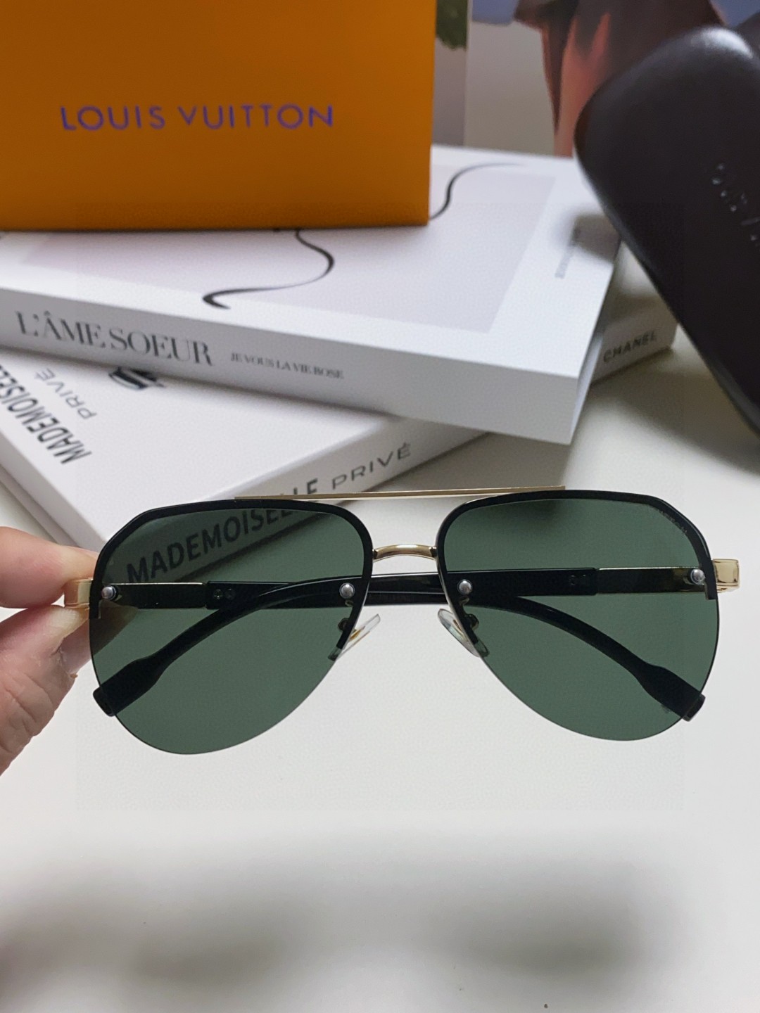 LOUIS VUITTON ルイヴィトン フライトサングラス P135 メンズ レディース 防紫外線 グリーン 黒金 銀灰 茶色 多色展開 - 画像 5