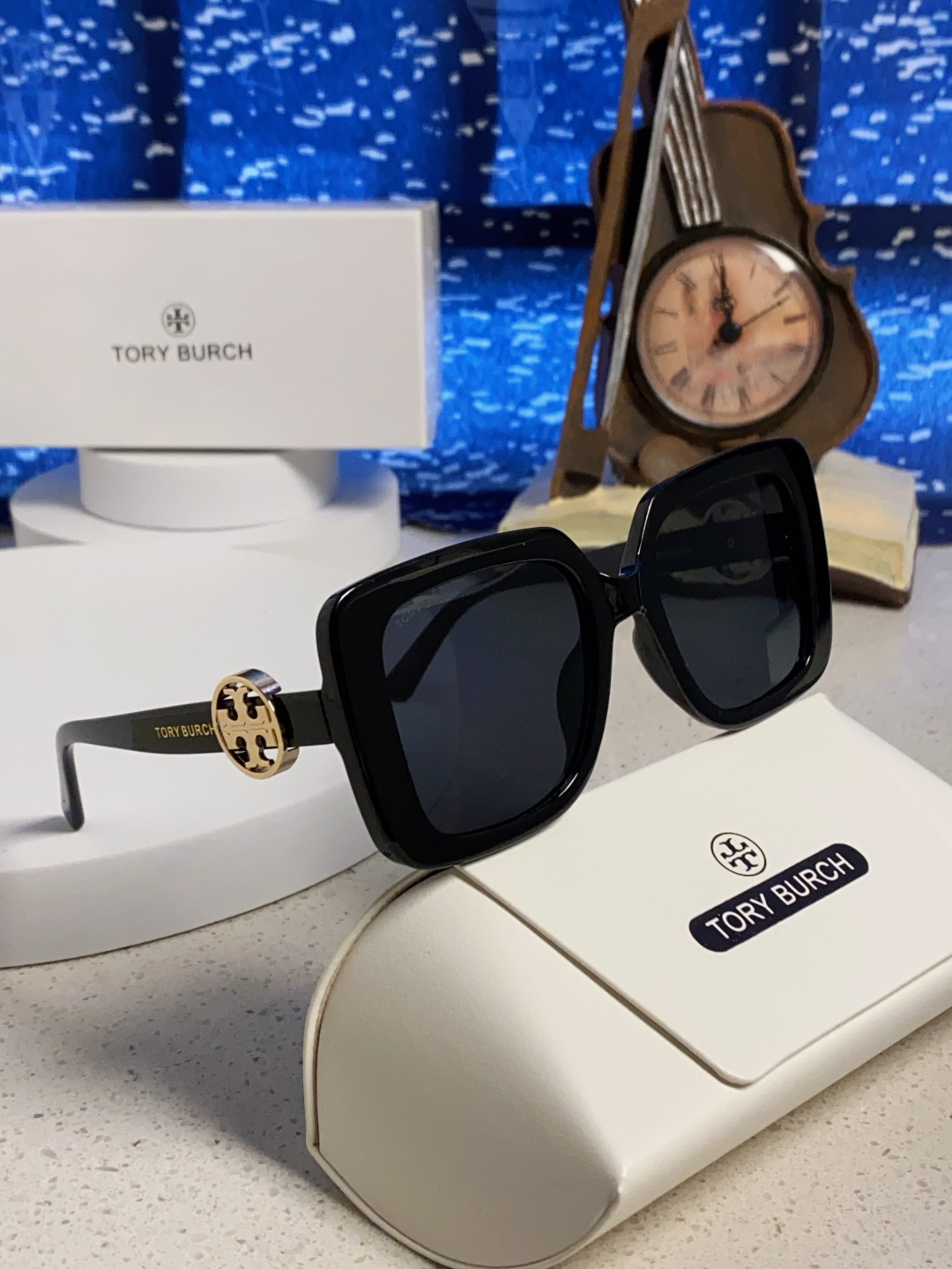 TORY BURCH トリー バーチ サングラス フラットシェイプ 大きめ レディース ブラック 多色展開 - 画像 2