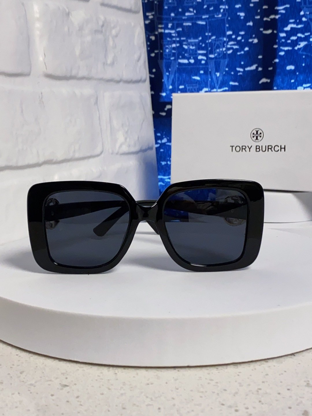 TORY BURCH トリー バーチ サングラス フラットシェイプ 大きめ レディース ブラック 多色展開 - 画像 5