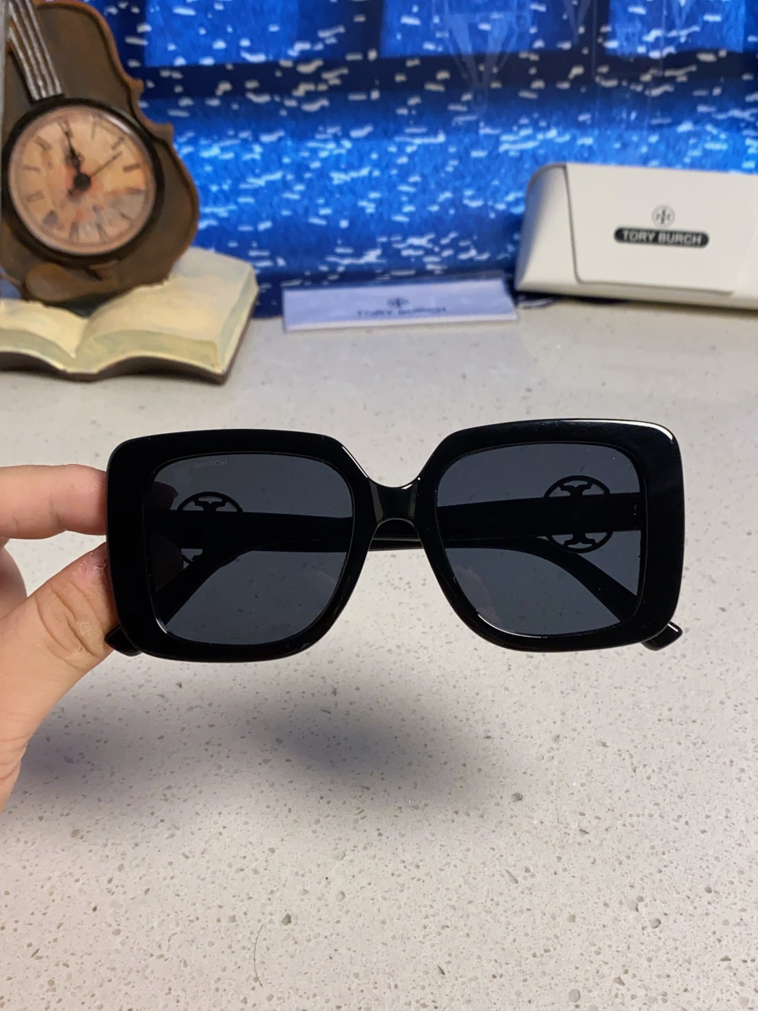 TORY BURCH トリー バーチ サングラス フラットシェイプ 大きめ レディース ブラック 多色展開 - 画像 7