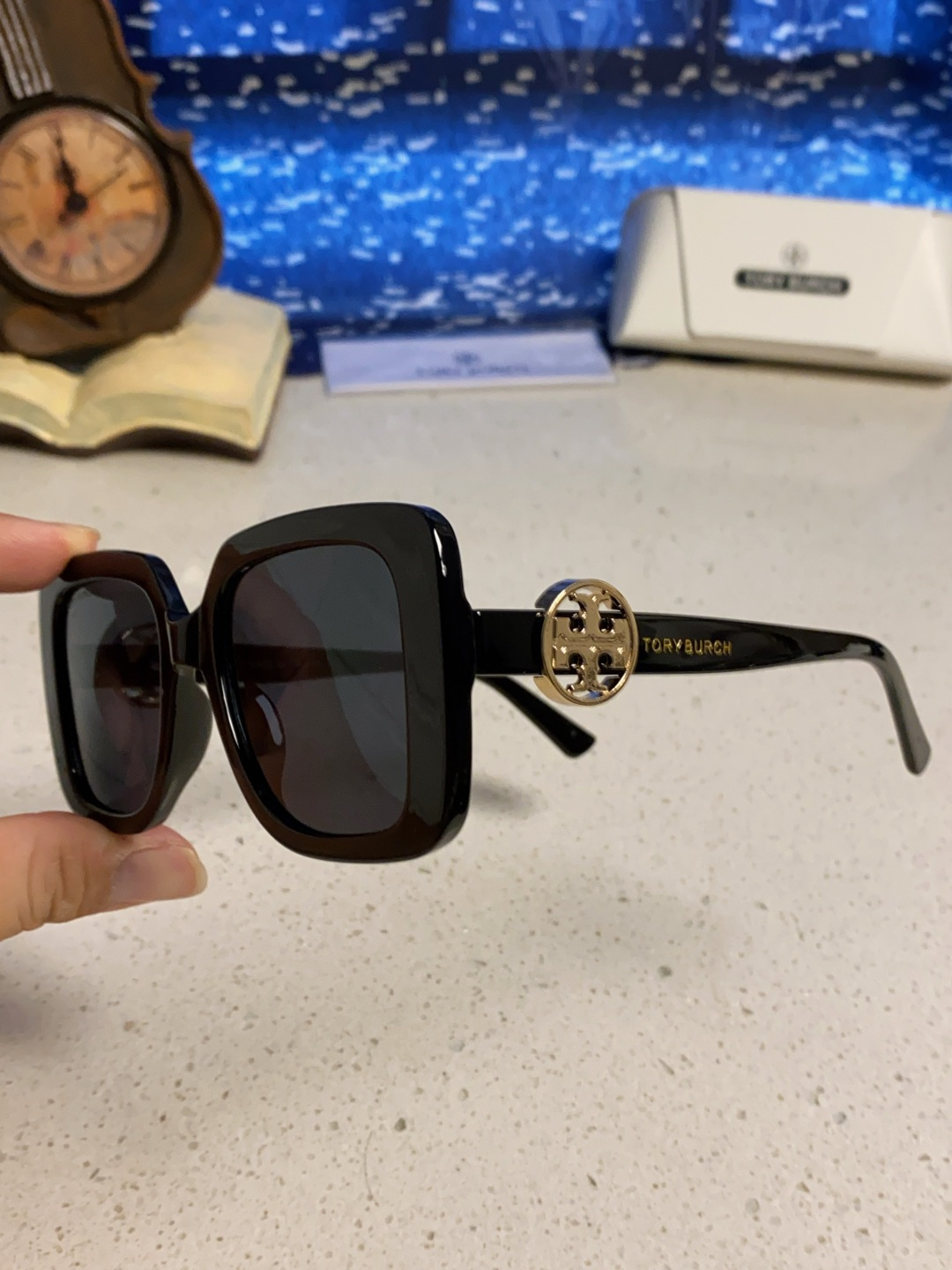TORY BURCH トリー バーチ サングラス フラットシェイプ 大きめ レディース ブラック 多色展開 - 画像 9