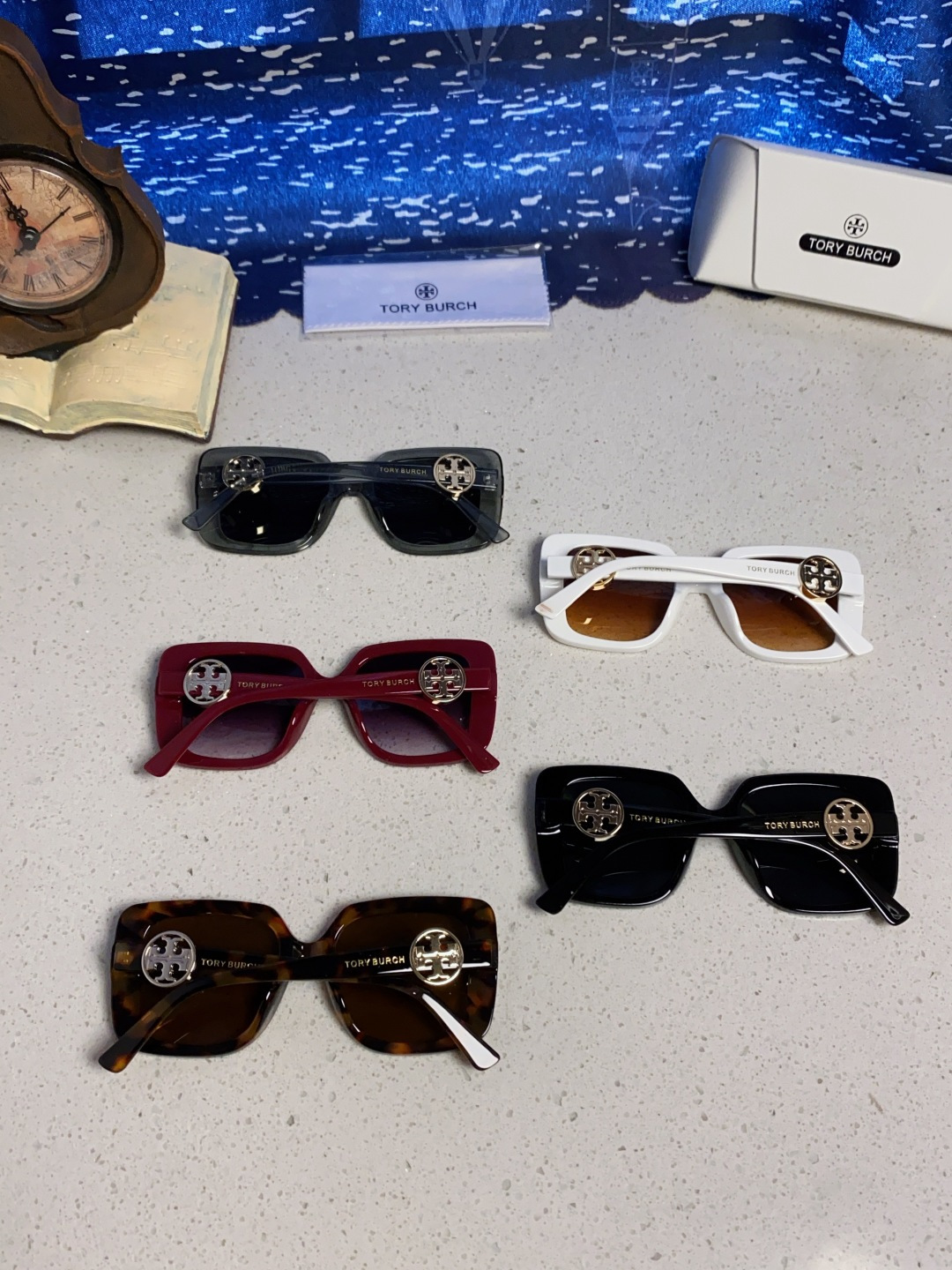 TORY BURCH トーリーバーチ サングラス フレーム：白 レディース 2025年新作 大きなスクエア型 インスタ風 モデル ウェア ブランド 5色展開 - 画像 3