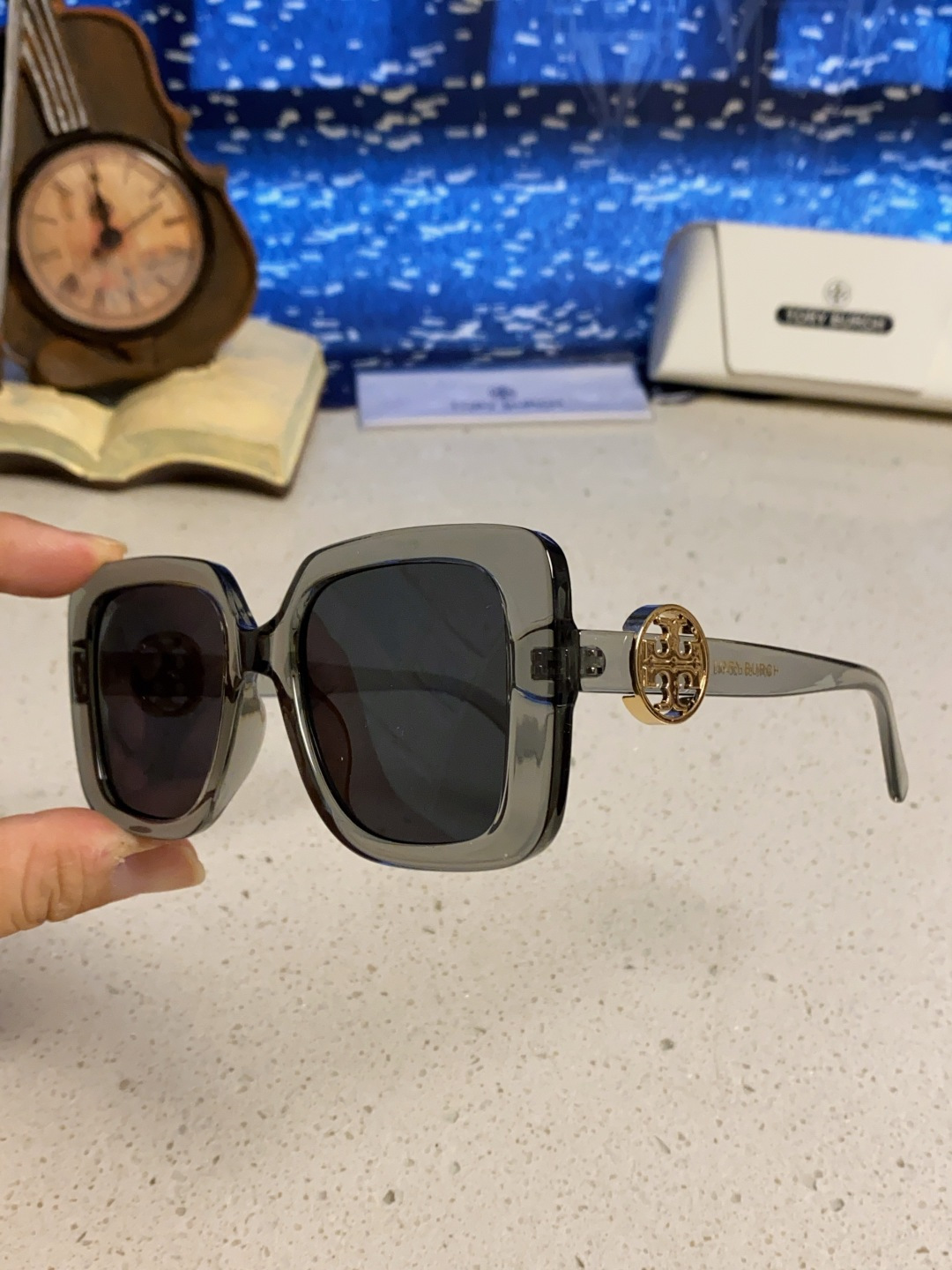 TORY BURCH トーリーバーチ サングラス フレーム型 メンズ レディース 2025年新作 大きめサイズ 送料無料 透明グレー - 画像 9