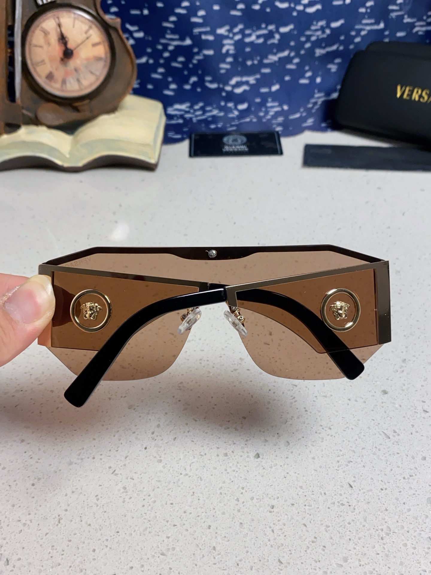 VERSACE ヴェルサーチ サングラス メンズ レディース 20254 メタリック 多角形 フレーム サングラス 防曇 防紫外線 多色展開 - 画像 8