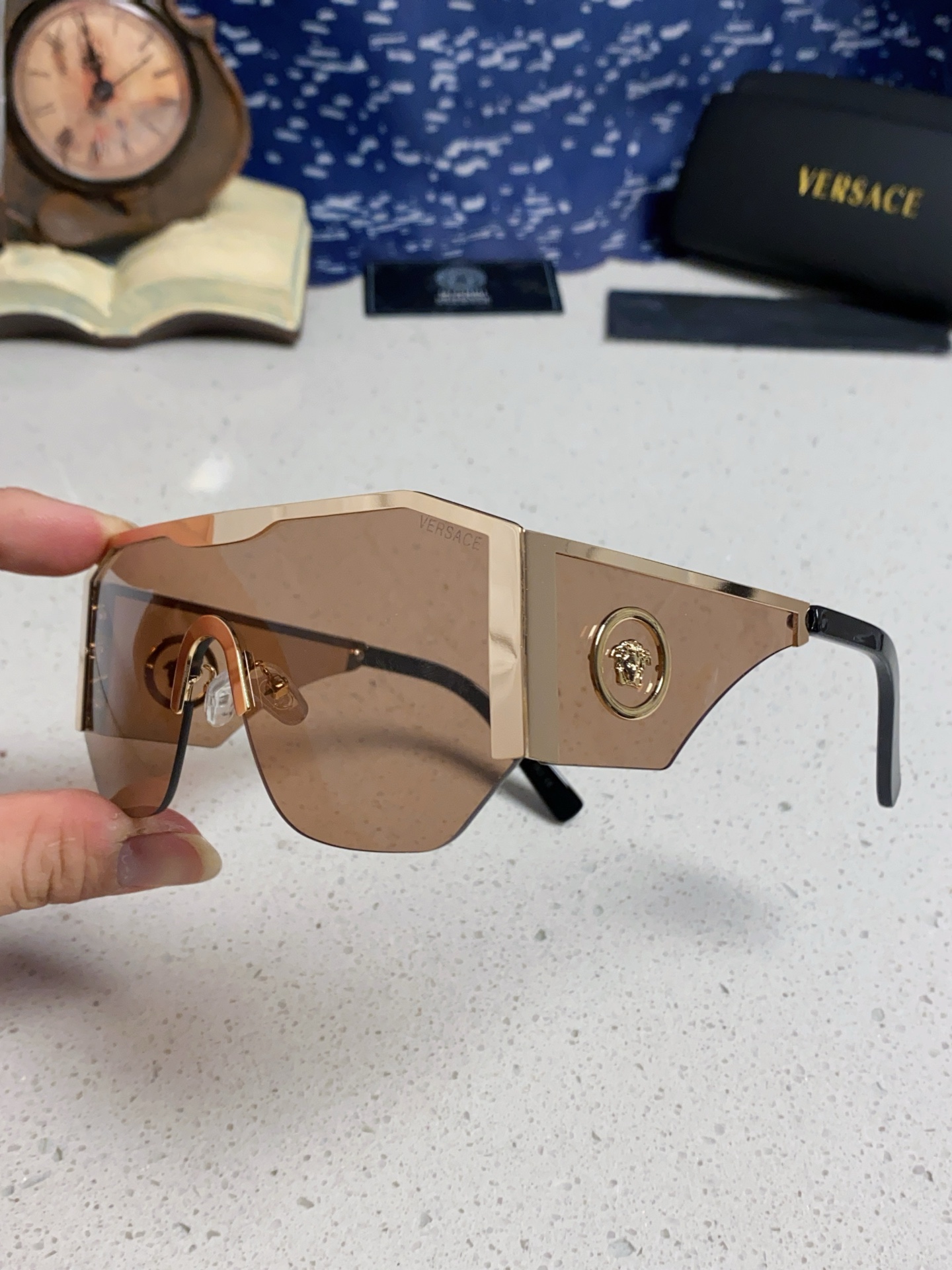 VERSACE ヴェルサーチ サングラス メンズ レディース 20254 メタリック 多角形 フレーム サングラス 防曇 防紫外線 多色展開 - 画像 9