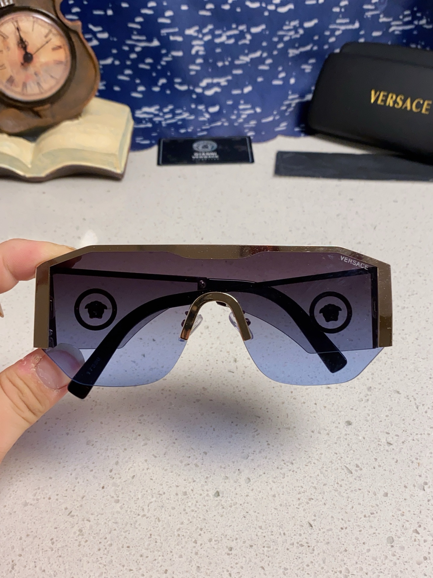 VERSACE ヴェルサーチ サングラス メンズ レディース 逆さまガラス メダリオン サングラス ブルーレンズ 両面仕様 多色展開 - 画像 7
