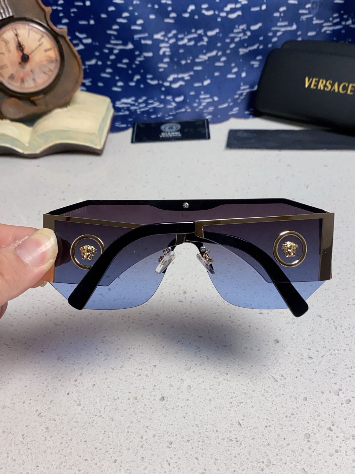 VERSACE ヴェルサーチ サングラス メンズ レディース 逆さまガラス メダリオン サングラス ブルーレンズ 両面仕様 多色展開 - 画像 8