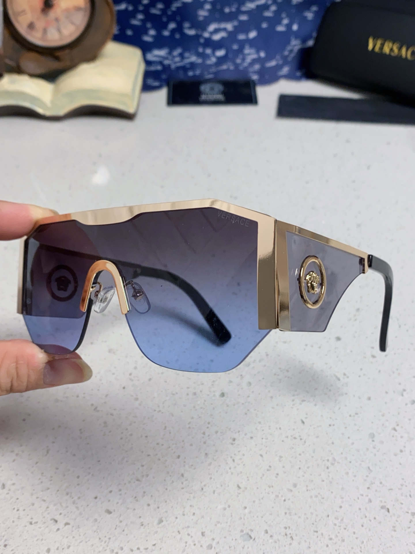 VERSACE ヴェルサーチ サングラス メンズ レディース 逆さまガラス メダリオン サングラス ブルーレンズ 両面仕様 多色展開 - 画像 9