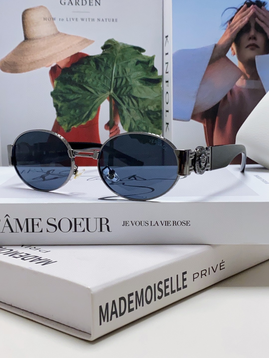 VERSACE ヴェルサーチ サングラス メガネ型 メンズ レディース フラットサングラス 35mm ブラック グリーン メダリオン フレーム 35mm 全2色