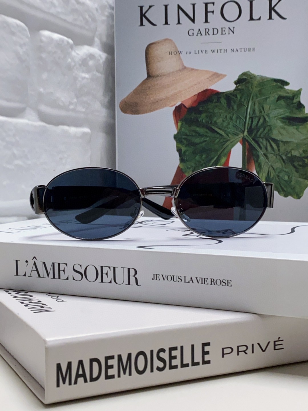 VERSACE ヴェルサーチ サングラス メガネ型 メンズ レディース フラットサングラス 35mm ブラック グリーン メダリオン フレーム 35mm 全2色 - 画像 3