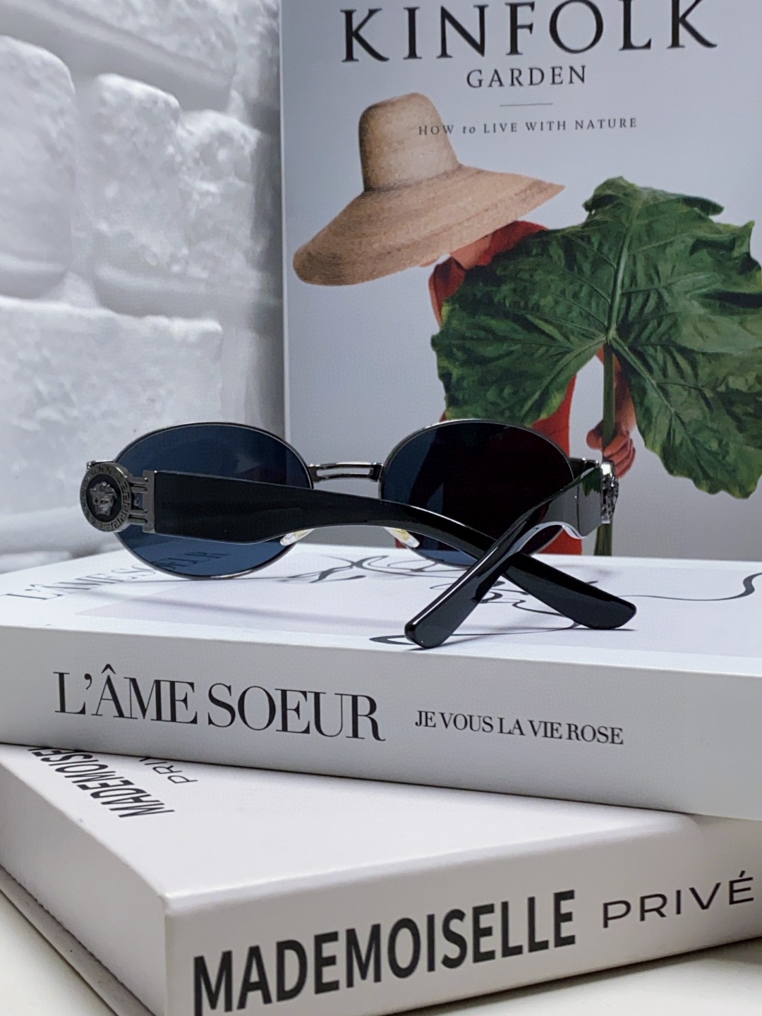 VERSACE ヴェルサーチ サングラス メガネ型 メンズ レディース フラットサングラス 35mm ブラック グリーン メダリオン フレーム 35mm 全2色 - 画像 4