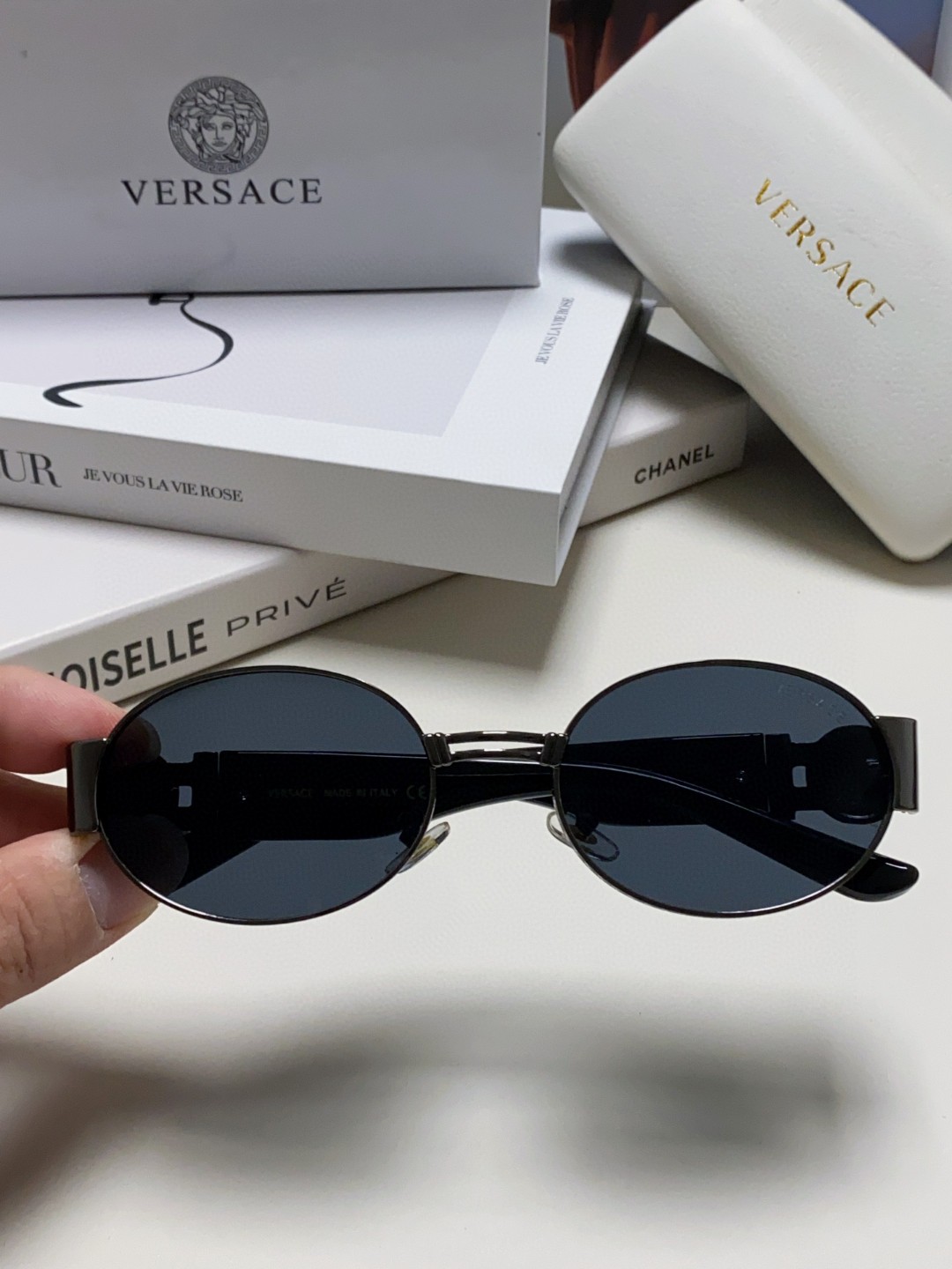 VERSACE ヴェルサーチ サングラス メガネ型 メンズ レディース フラットサングラス 35mm ブラック グリーン メダリオン フレーム 35mm 全2色 - 画像 5