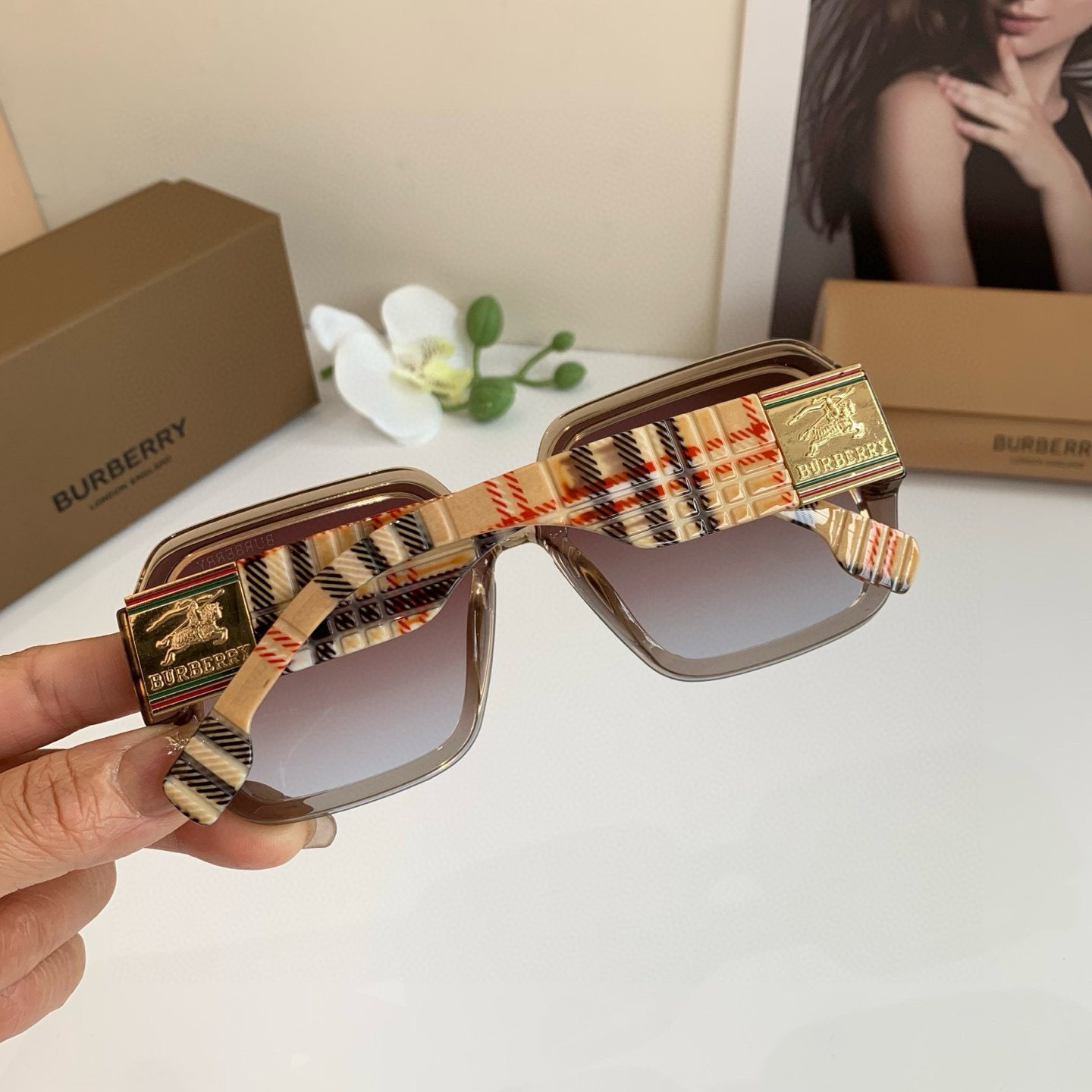 BURBERRY バーバリー サングラス 男女兼用 フラットシェイプ ブラック ブラウン 全2色 - 画像 5