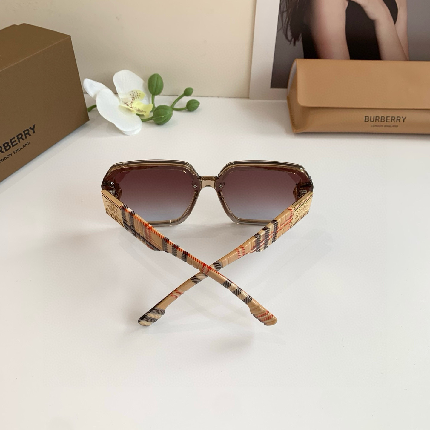 BURBERRY バーバリー サングラス 男女兼用 フラットシェイプ ブラック ブラウン 全2色 - 画像 6