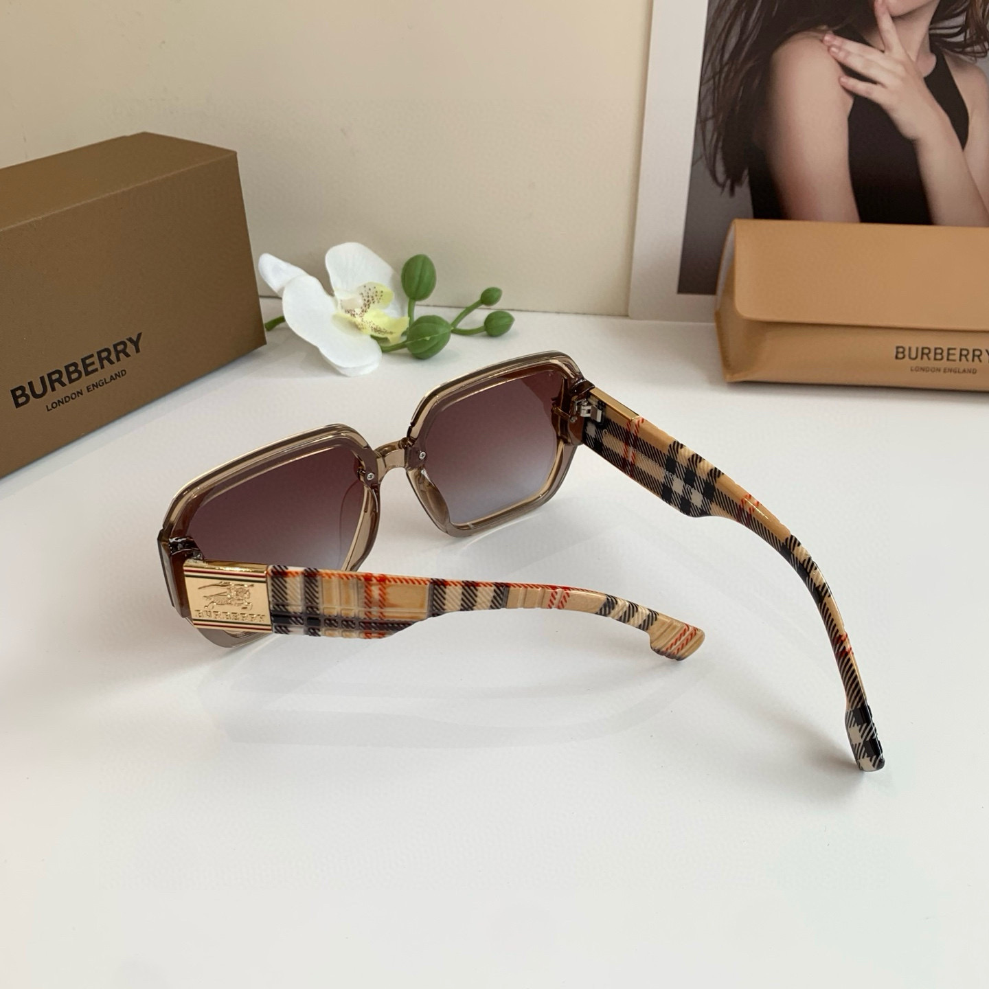 BURBERRY バーバリー サングラス 男女兼用 フラットシェイプ ブラック ブラウン 全2色 - 画像 7