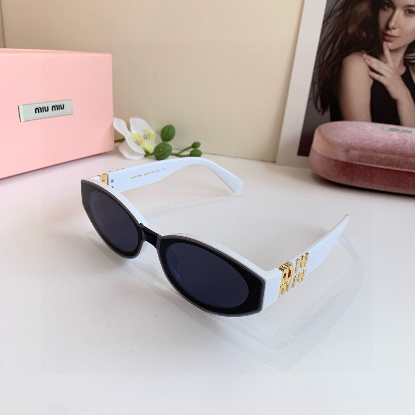 MIU MIU ミウミウ フレームサングラス 男女兼用 フレームサングラス メンズ レディース ブラック ホワイト 4色展開 - 画像 2