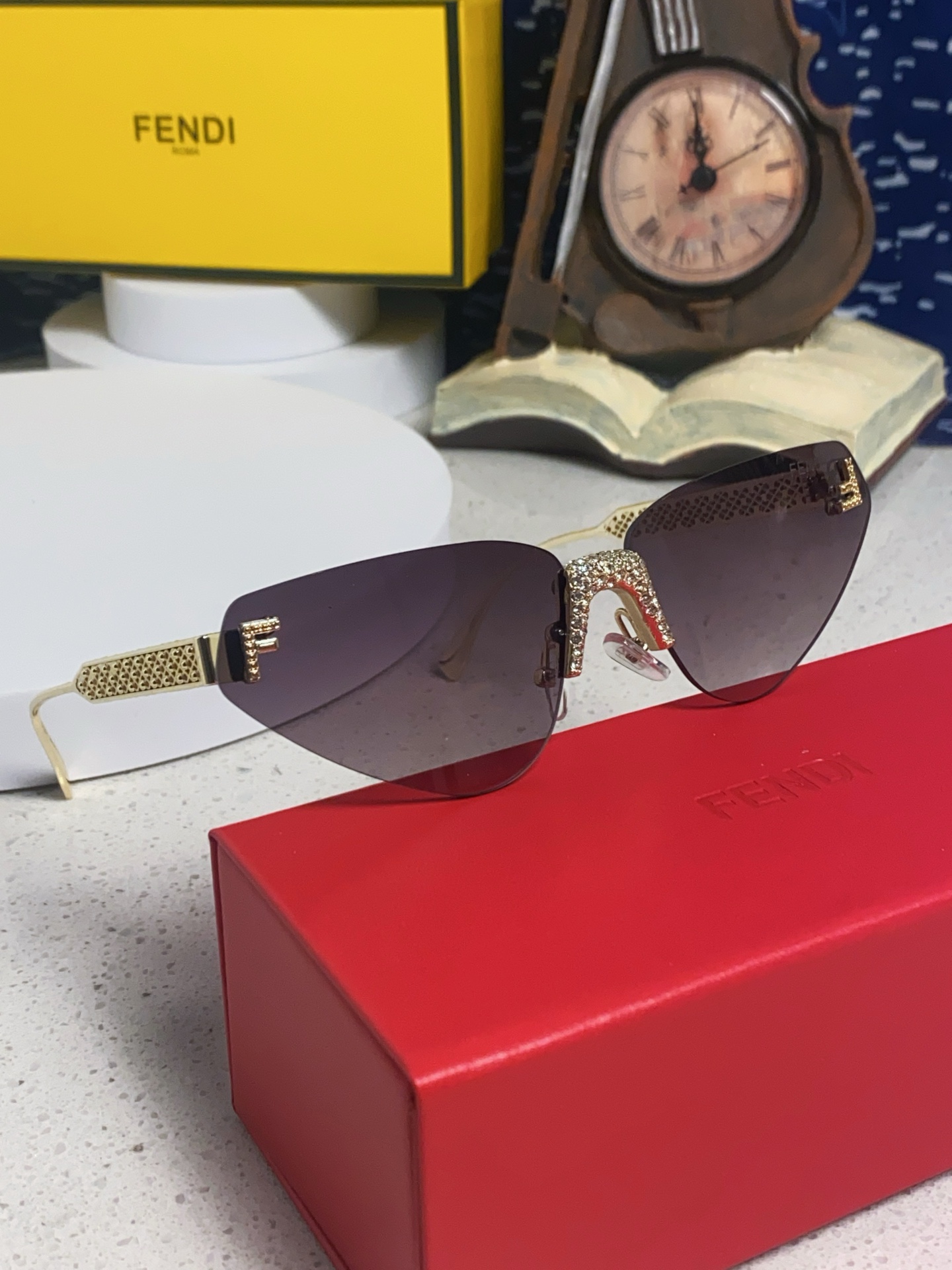 FENDI フェンディ フェンディ フェンディ フェンディ サングラス フェンディ フェンディ フェンディ 金色 グラデーション ドラゴン フェンディ フェンディ フェンディ 7777 - 画像 2